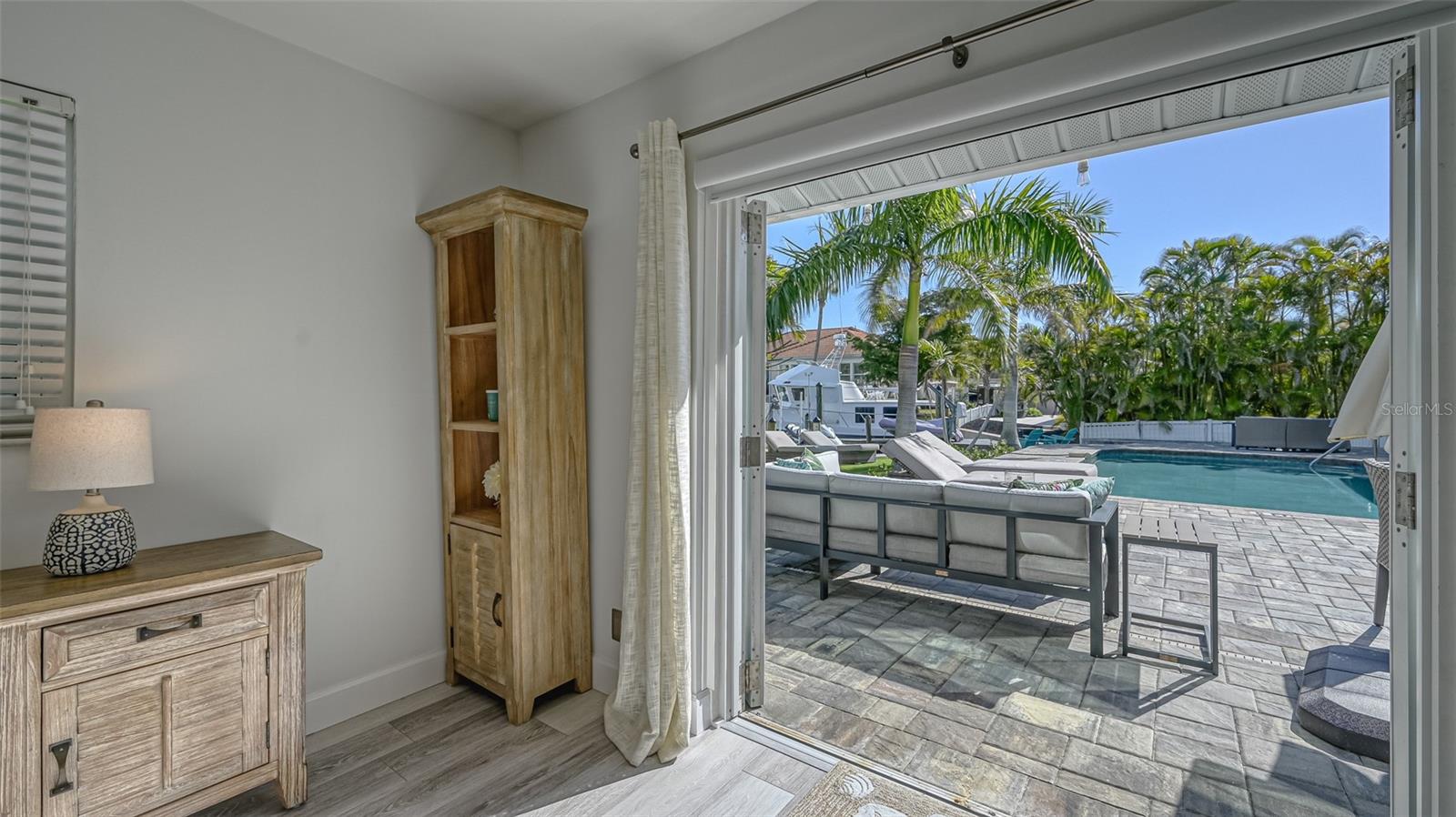 COUNTRY CLUB SHORES - Residential Lease