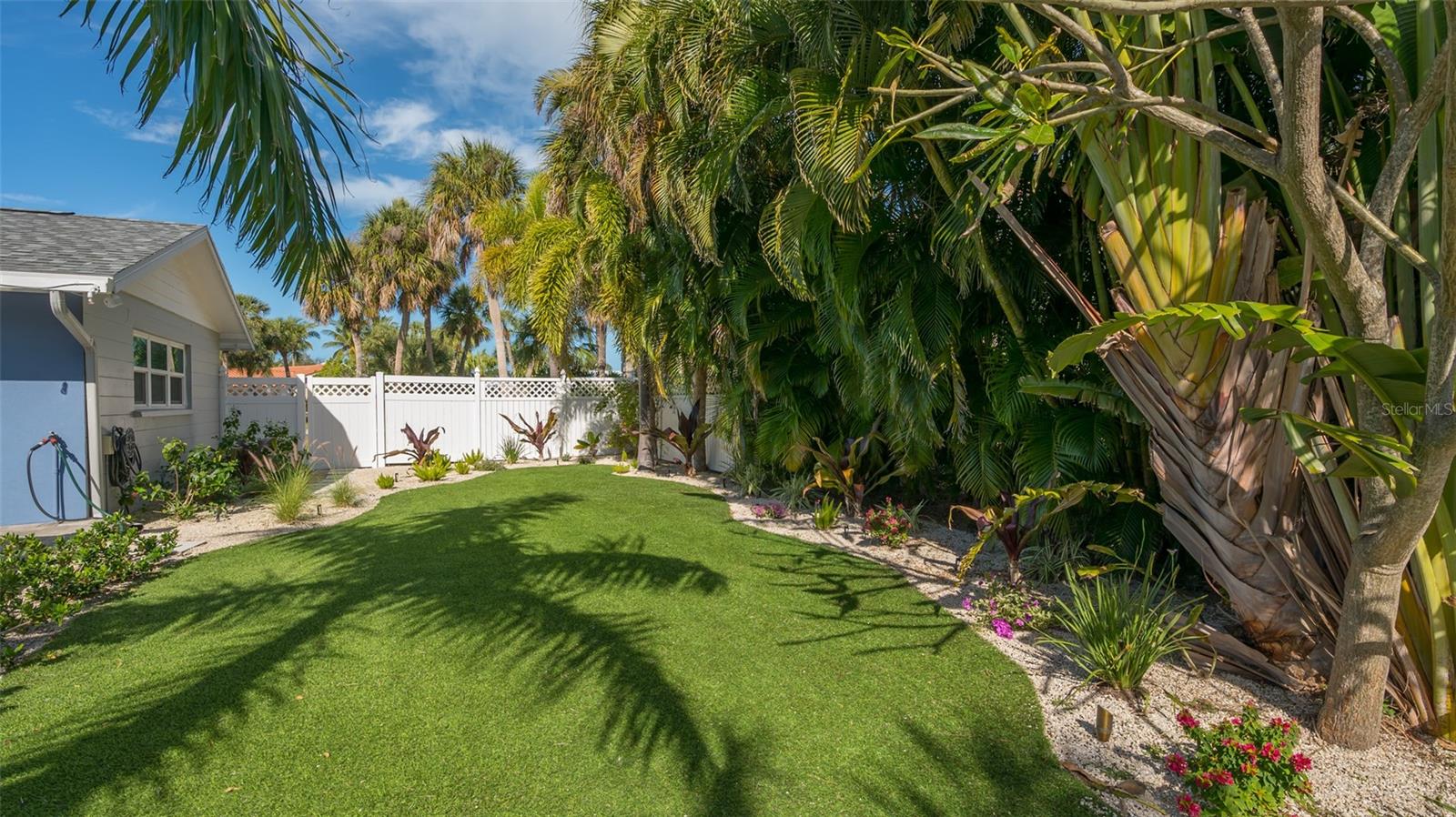 COUNTRY CLUB SHORES - Residential Lease