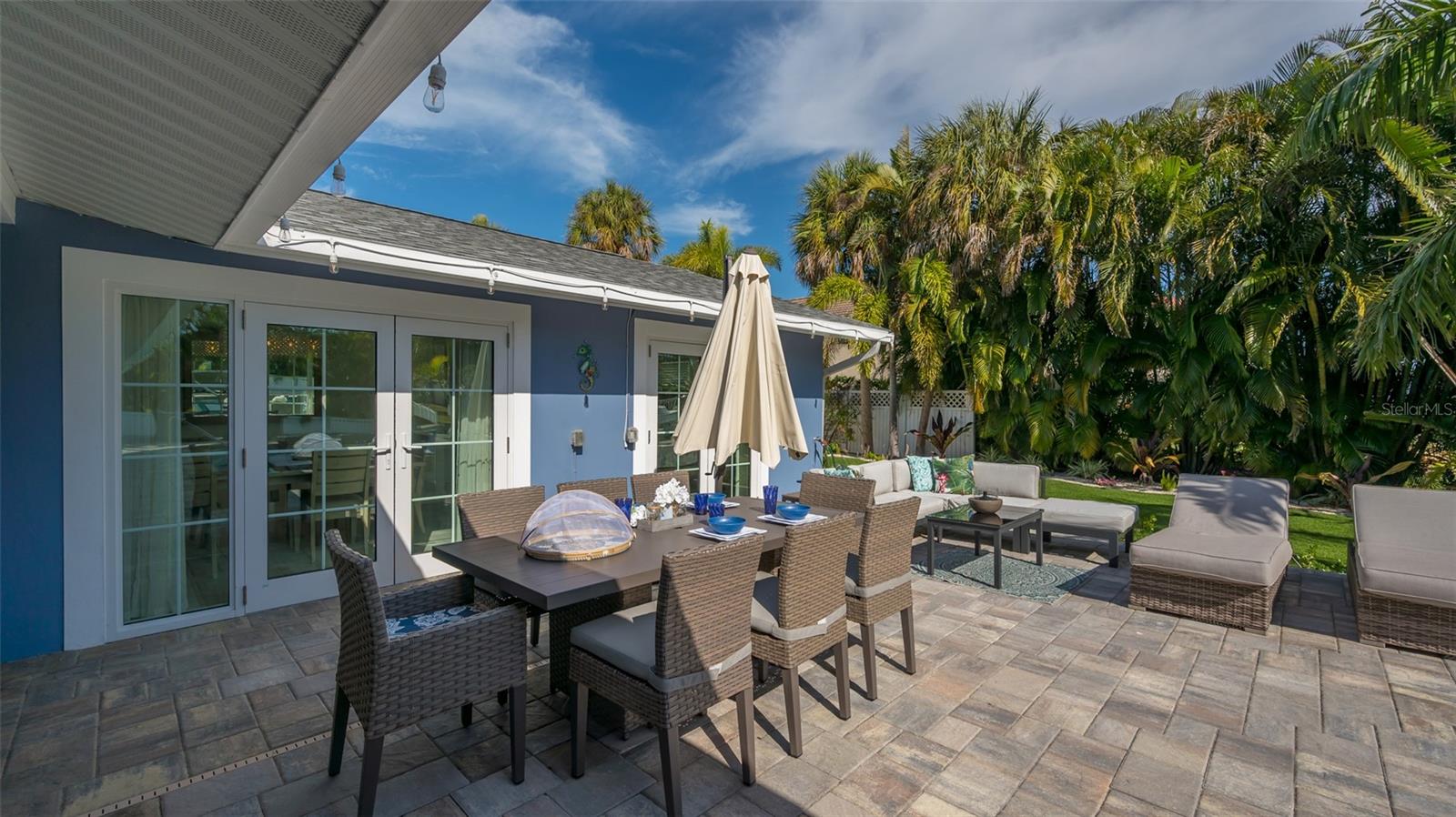 COUNTRY CLUB SHORES - Residential Lease