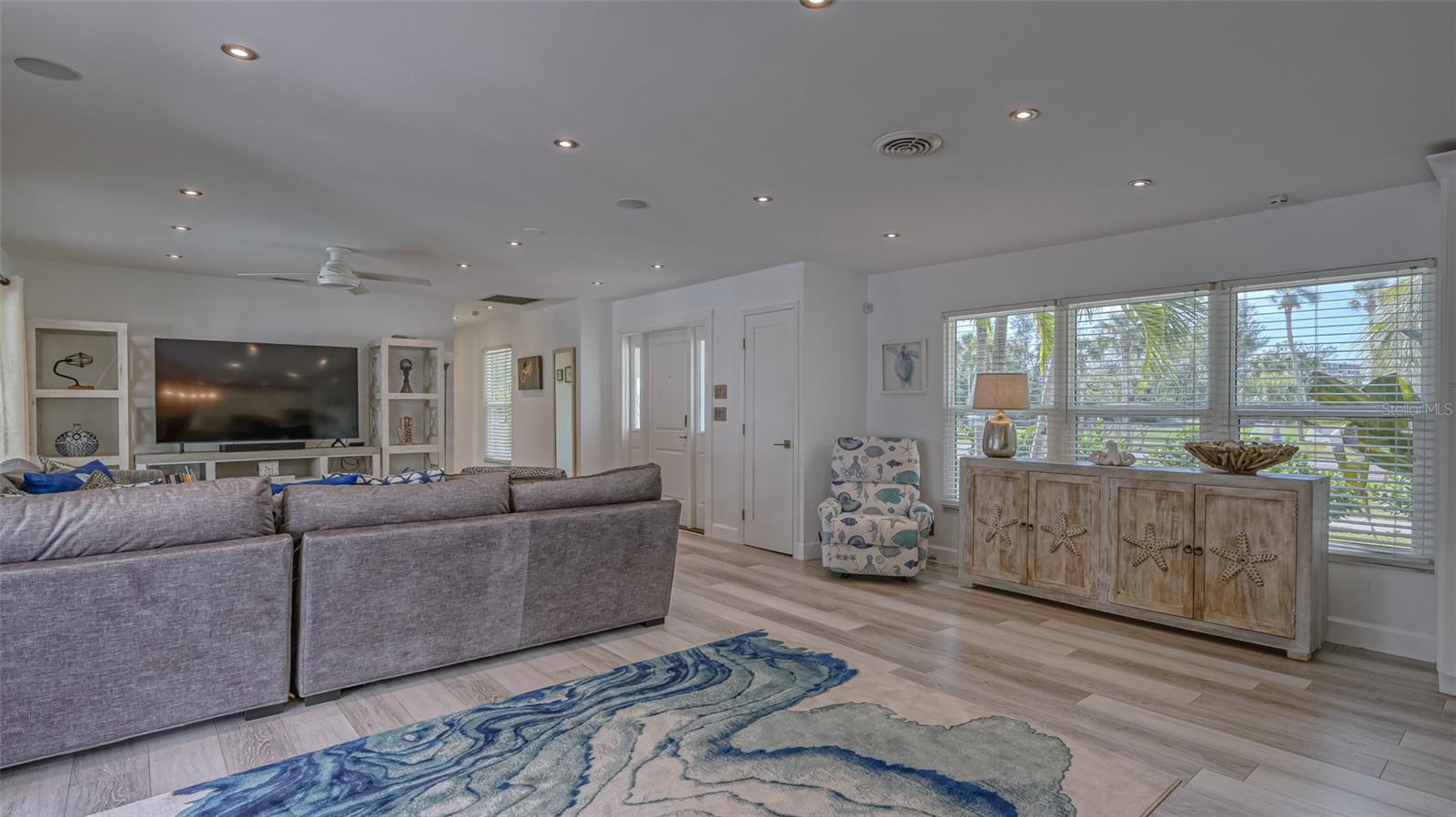 COUNTRY CLUB SHORES - Residential Lease