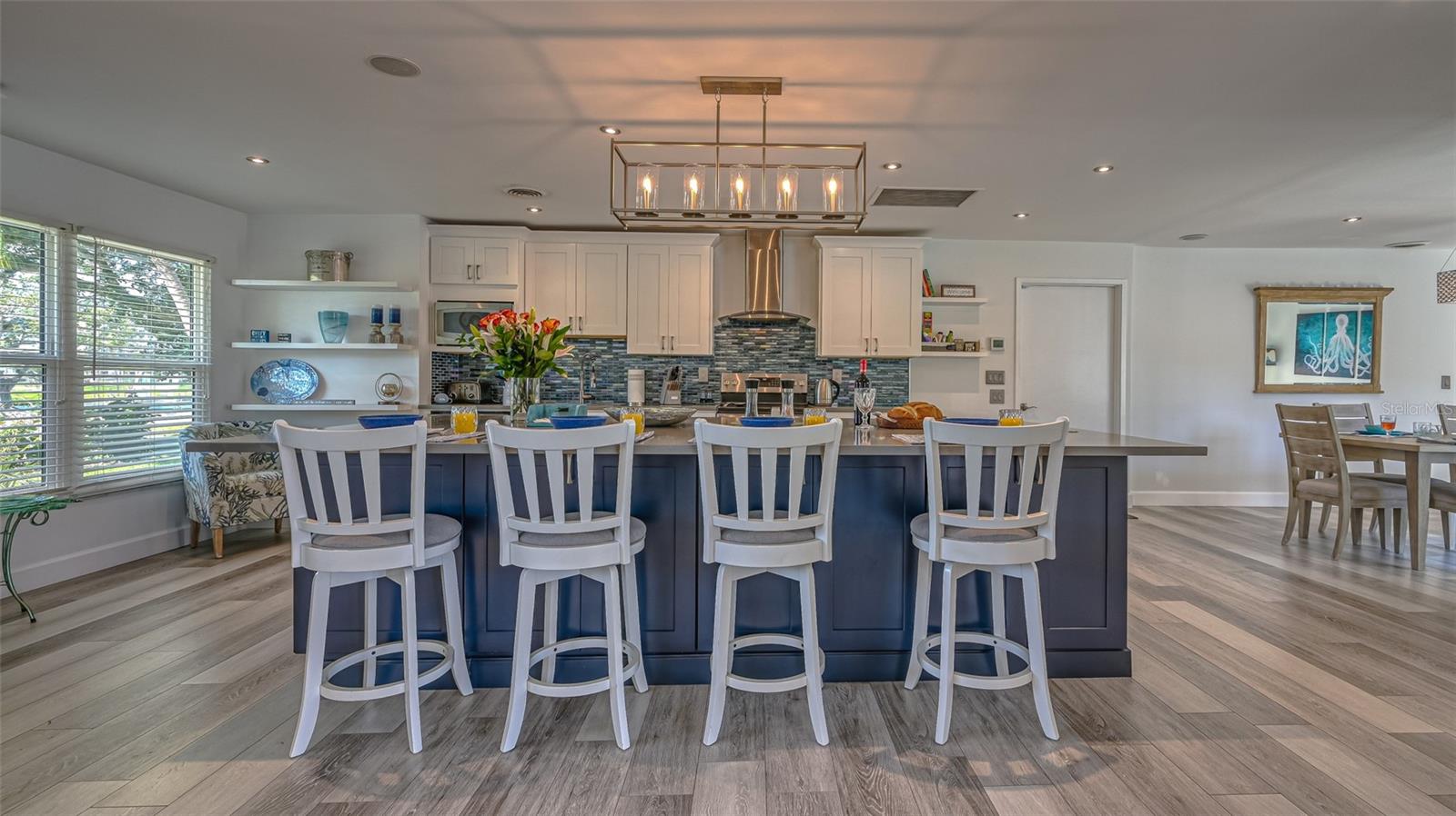 COUNTRY CLUB SHORES - Residential Lease