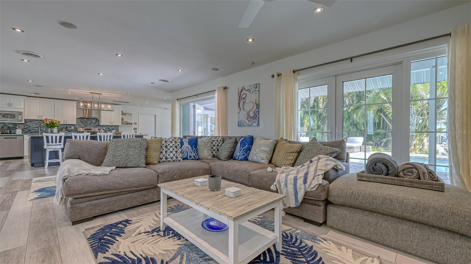 COUNTRY CLUB SHORES - Residential Lease