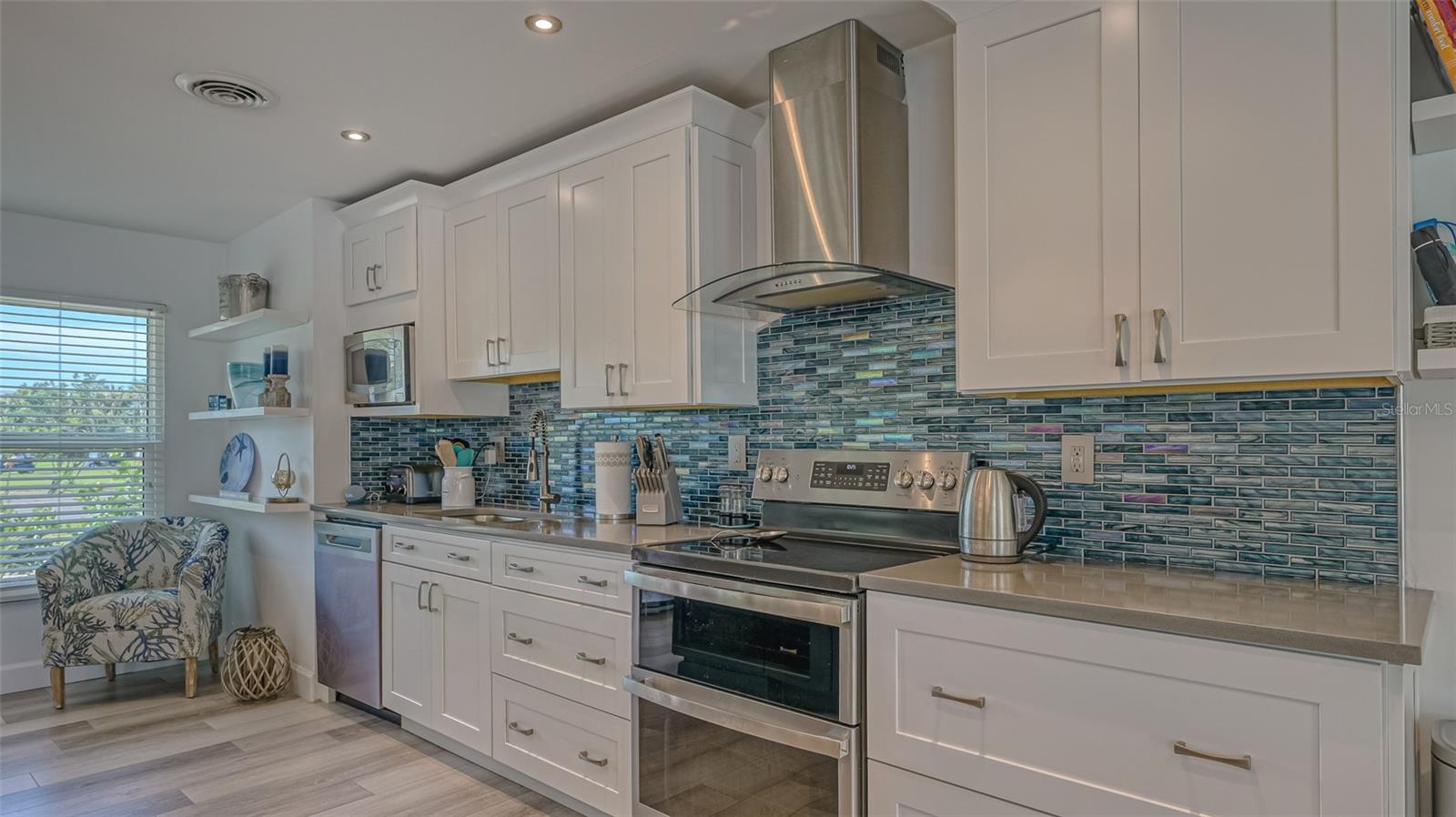 COUNTRY CLUB SHORES - Residential Lease