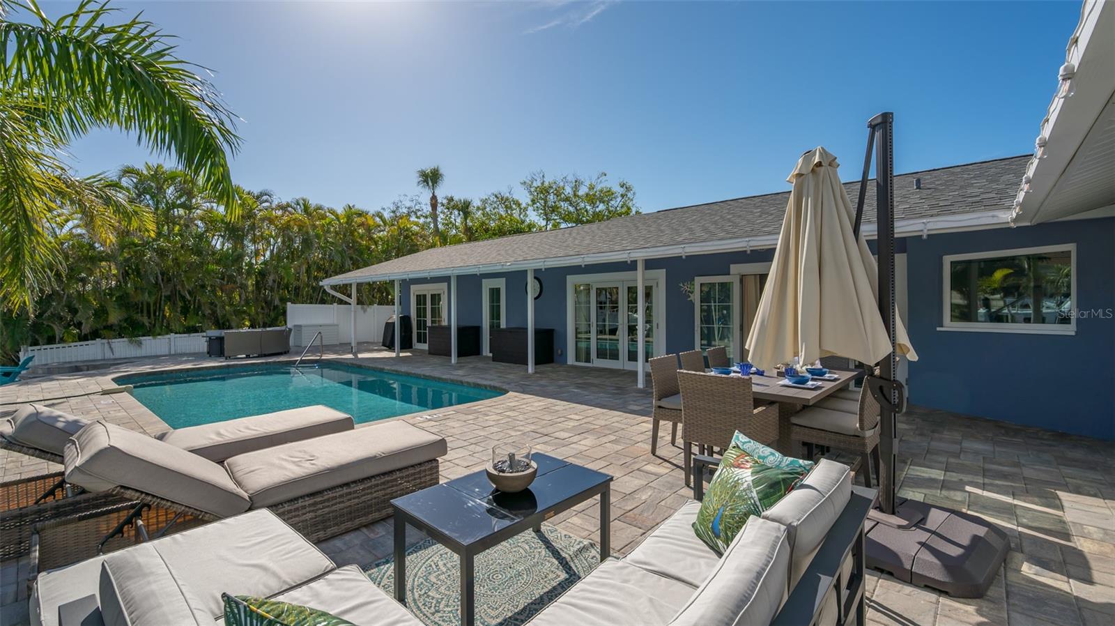 COUNTRY CLUB SHORES - Residential Lease