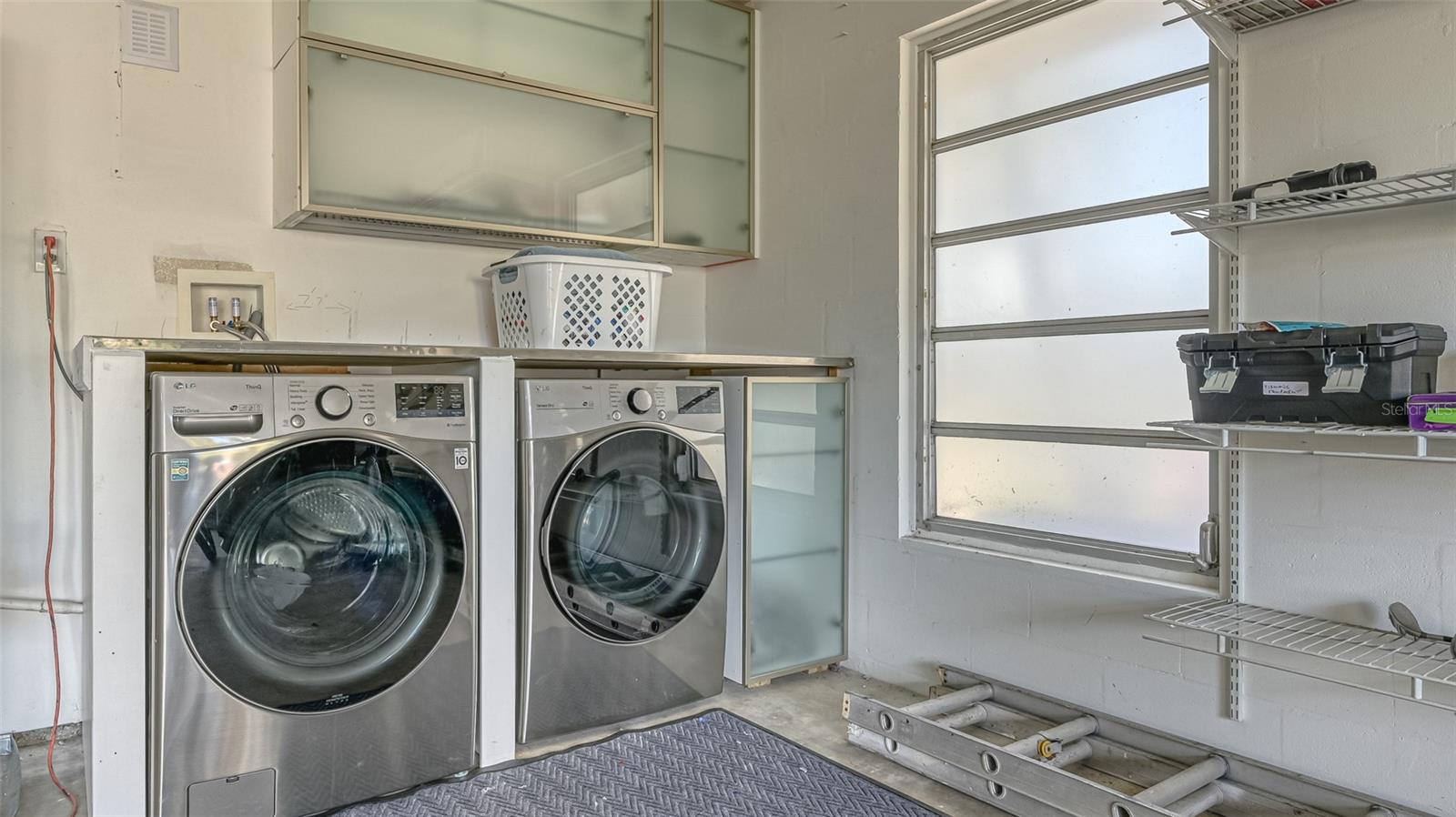 COUNTRY CLUB SHORES - Residential Lease