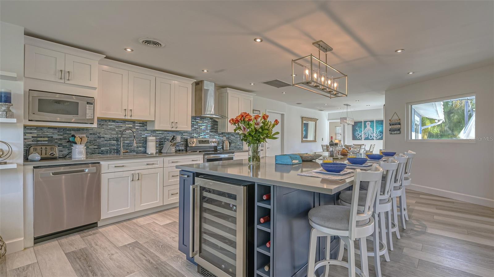 COUNTRY CLUB SHORES - Residential Lease