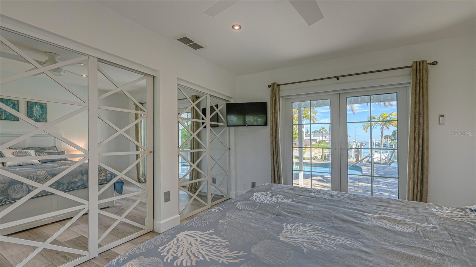 COUNTRY CLUB SHORES - Residential Lease