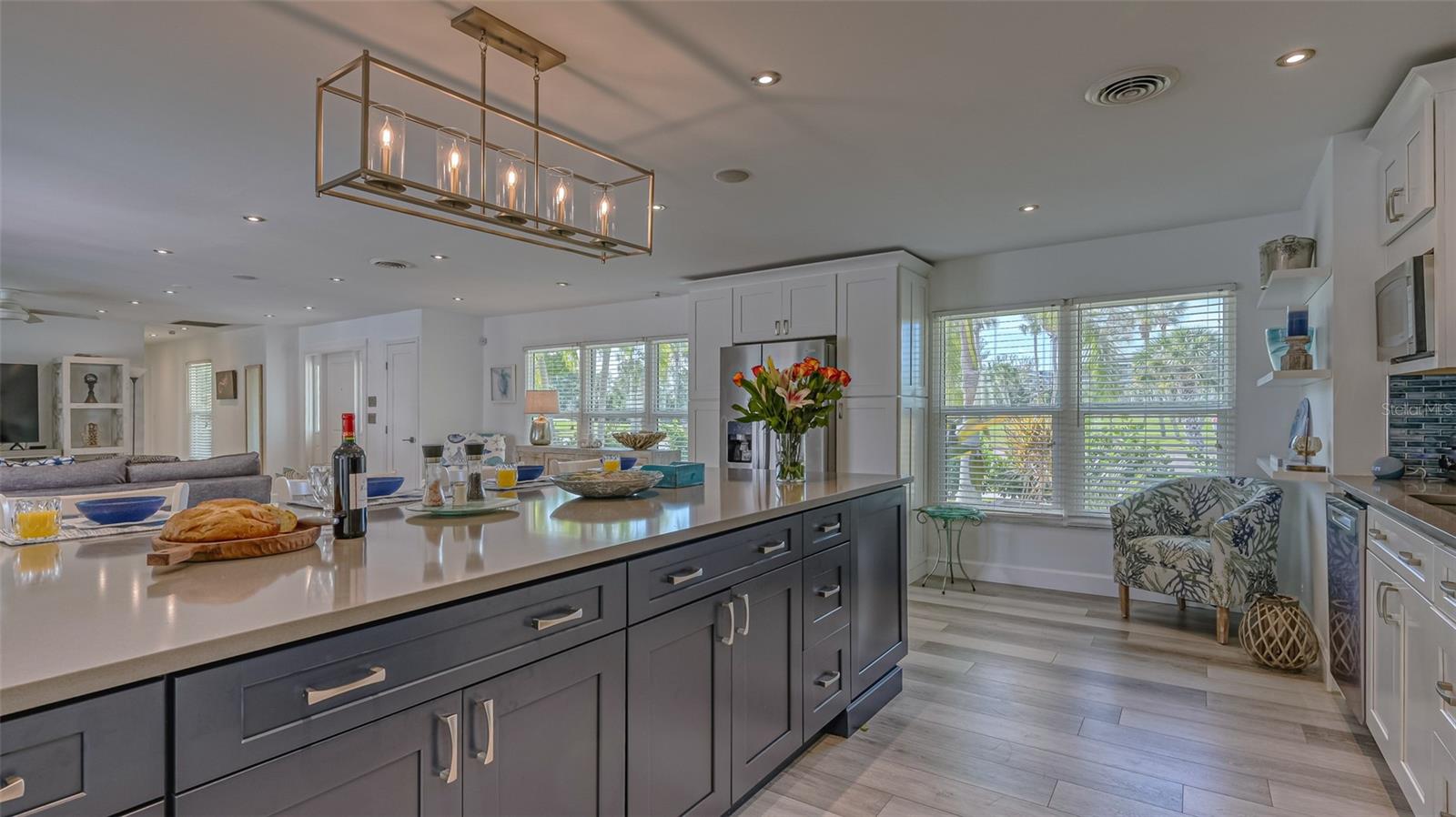 COUNTRY CLUB SHORES - Residential Lease