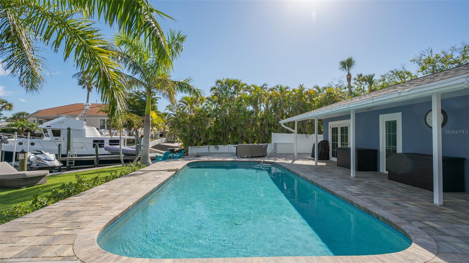 COUNTRY CLUB SHORES - Residential Lease