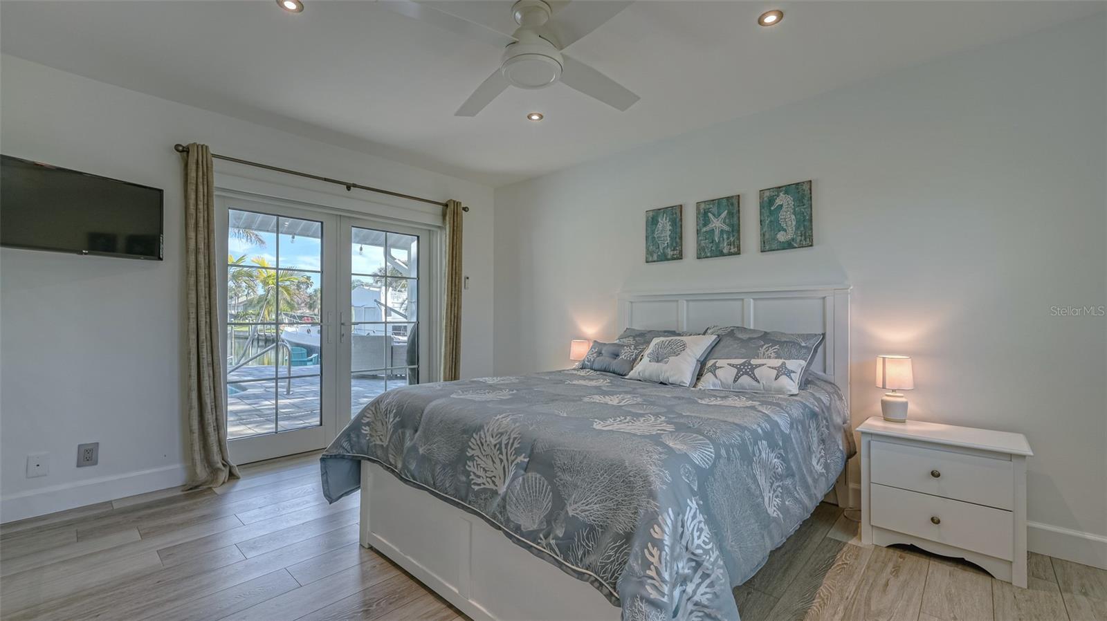 COUNTRY CLUB SHORES - Residential Lease