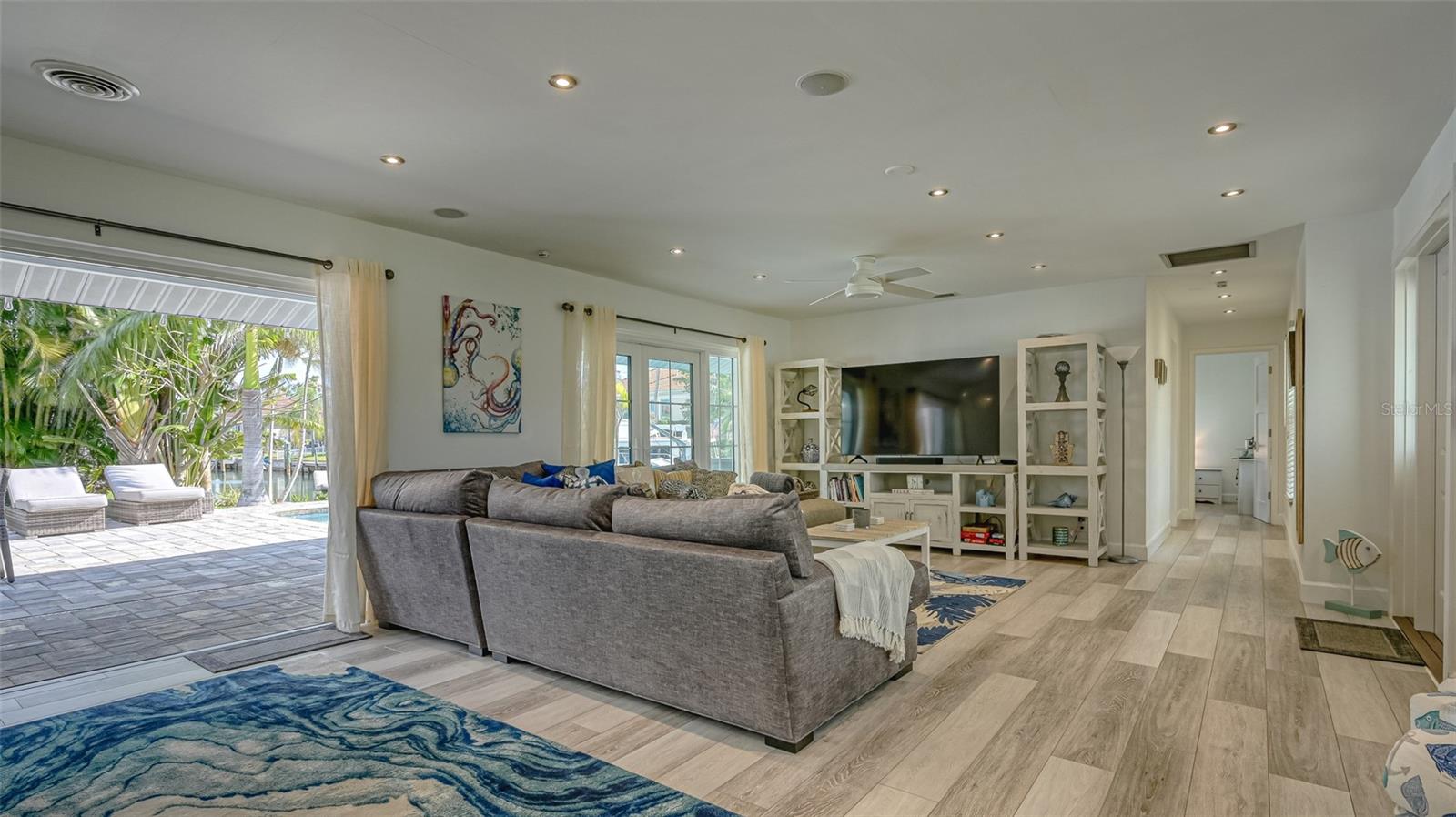 COUNTRY CLUB SHORES - Residential Lease