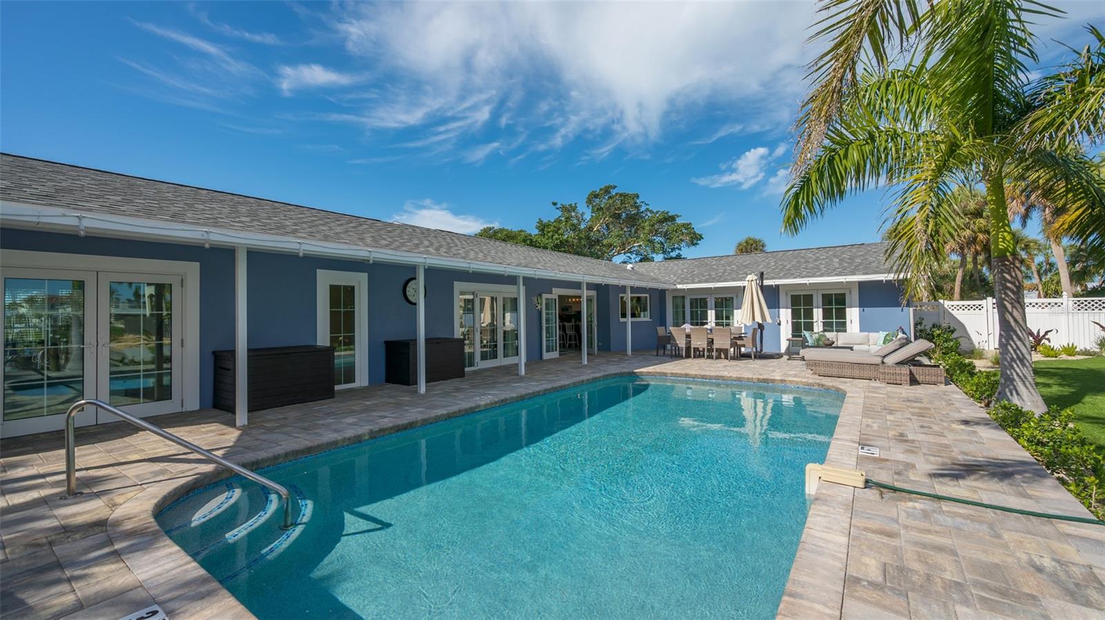 COUNTRY CLUB SHORES - Residential Lease