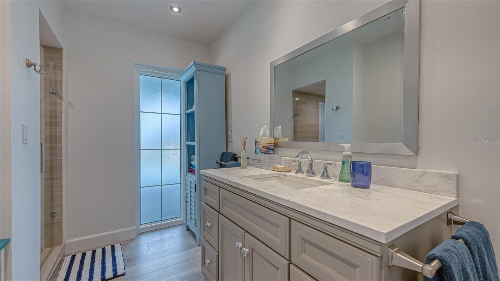 COUNTRY CLUB SHORES - Residential Lease