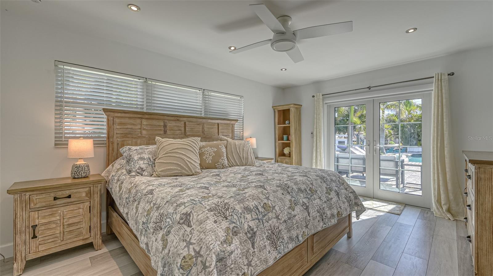 COUNTRY CLUB SHORES - Residential Lease