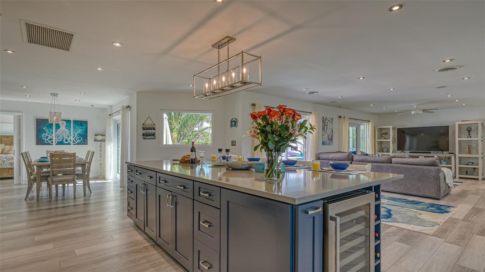 COUNTRY CLUB SHORES - Residential Lease