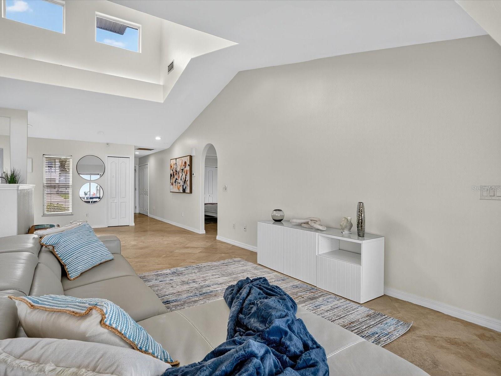 LIGHTHOUSE SHORES THRIFT - Residential