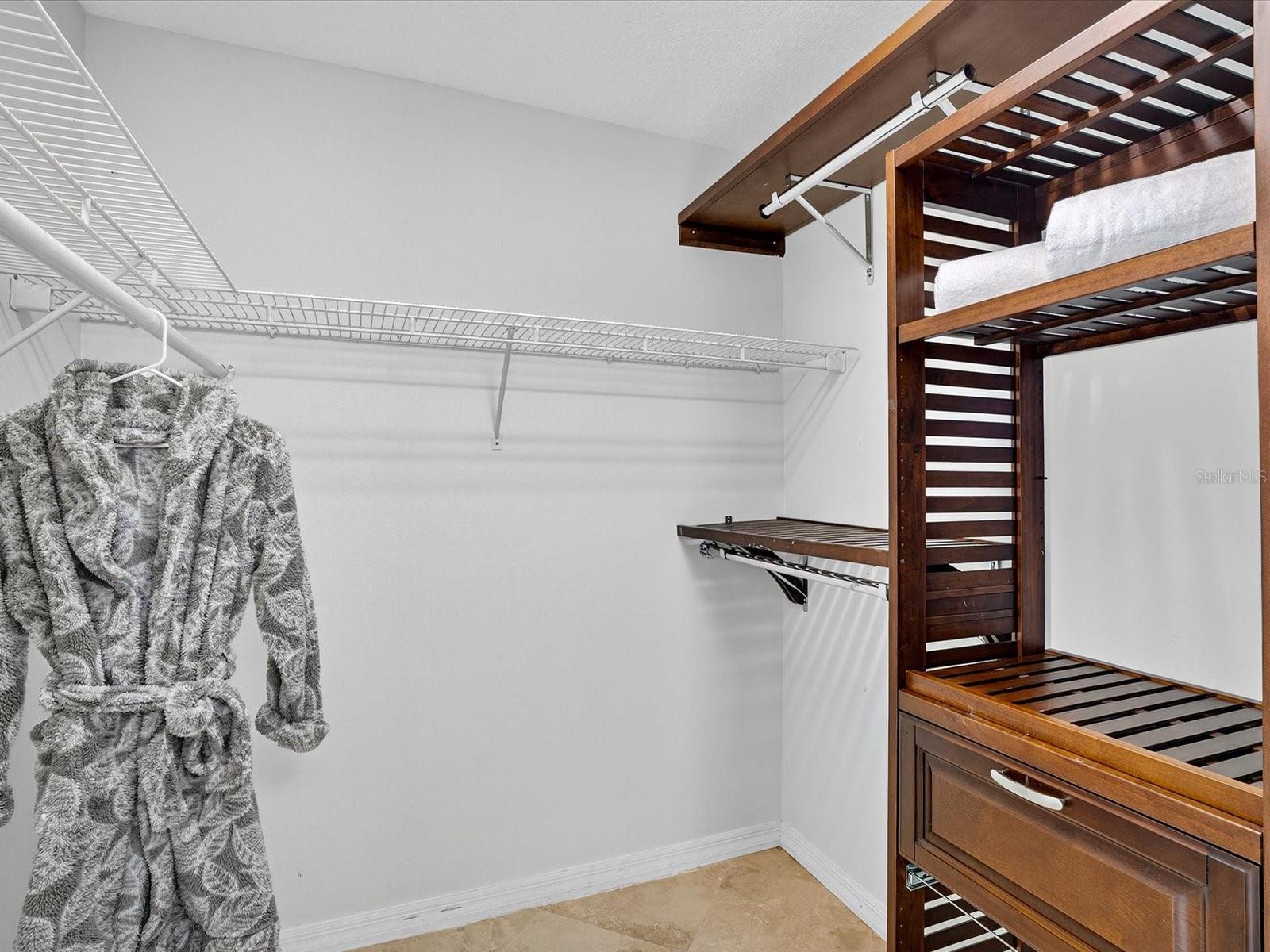 LIGHTHOUSE SHORES THRIFT - Residential