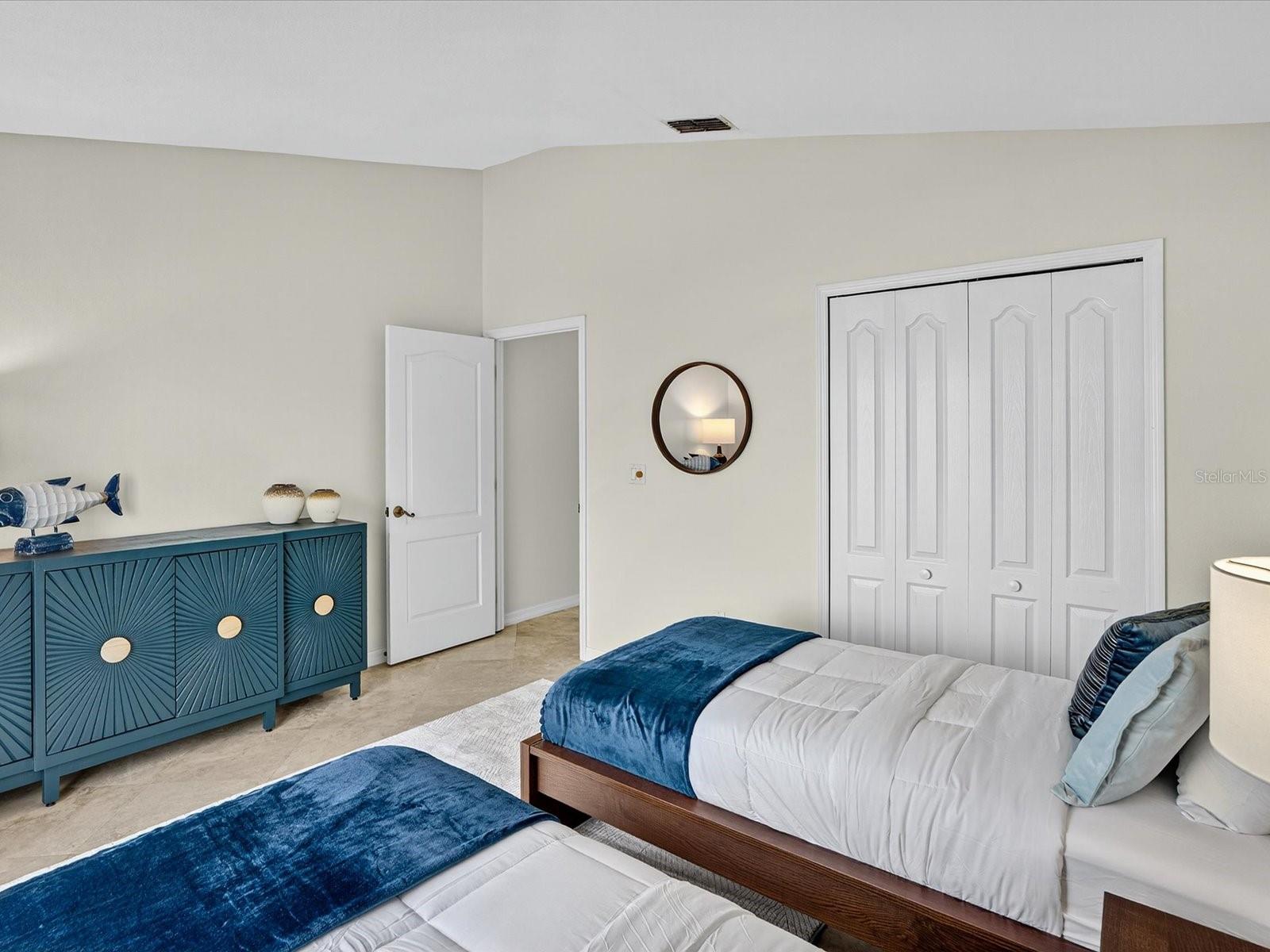 LIGHTHOUSE SHORES THRIFT - Residential