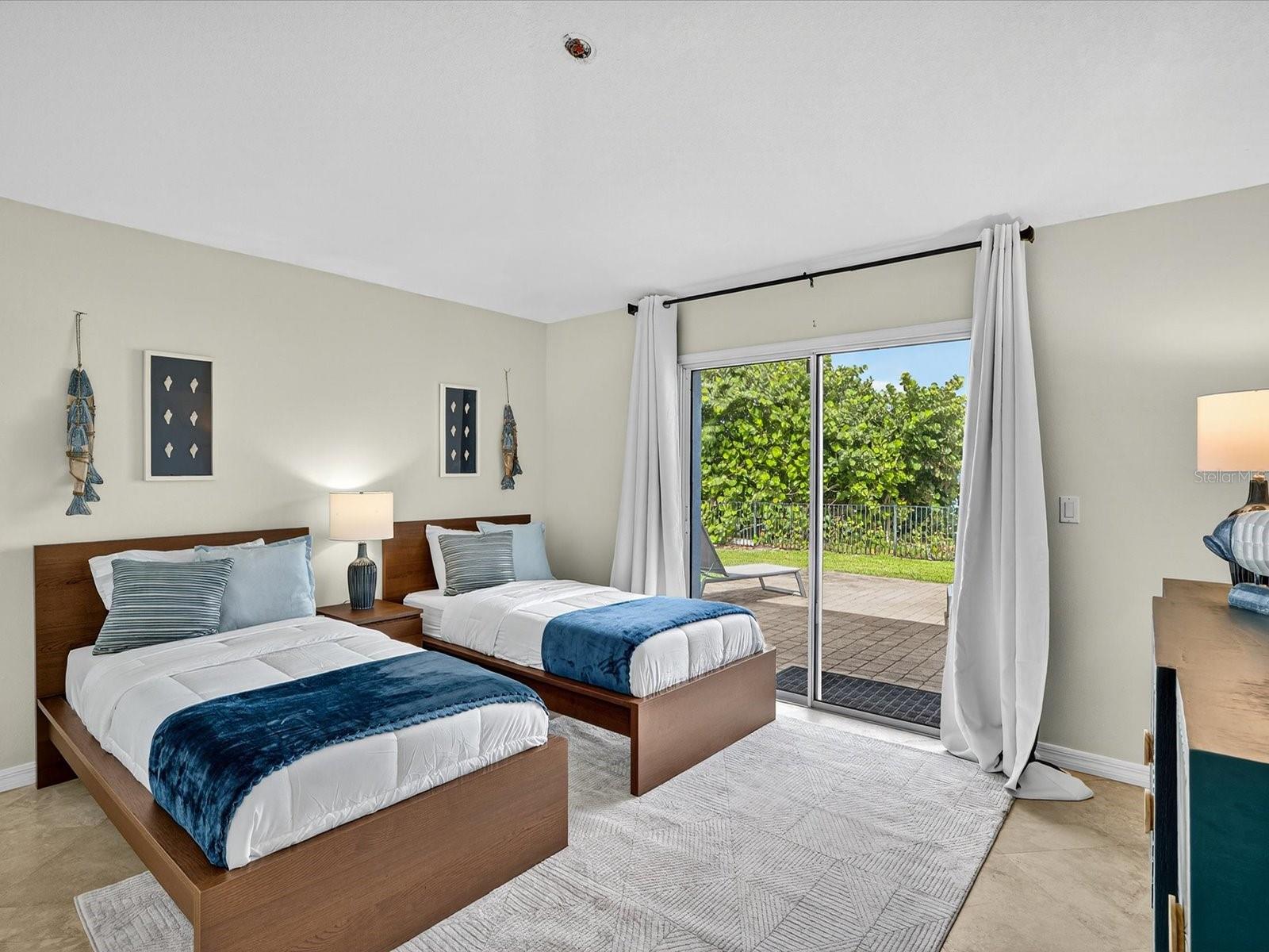 LIGHTHOUSE SHORES THRIFT - Residential