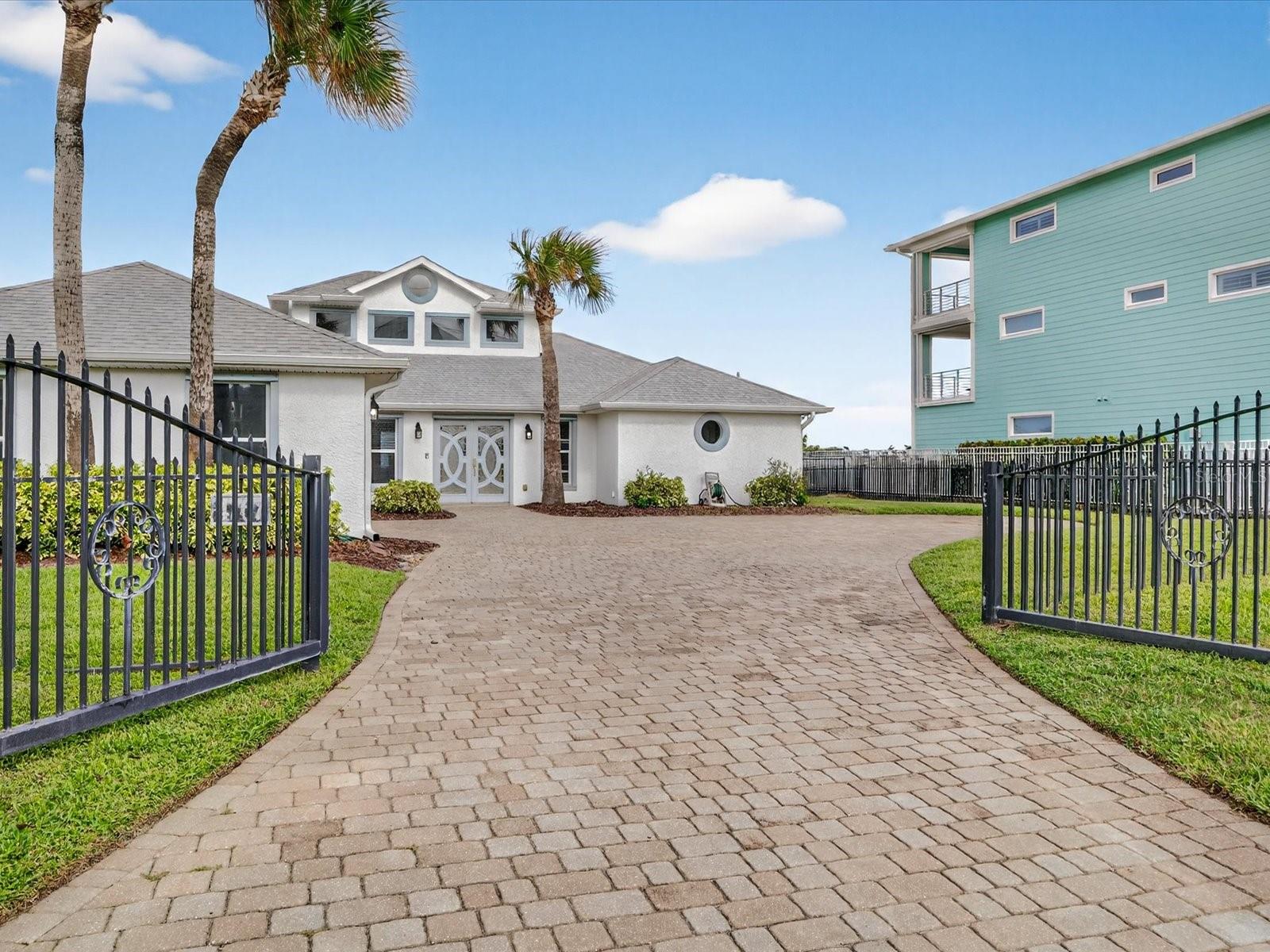 LIGHTHOUSE SHORES THRIFT - Residential