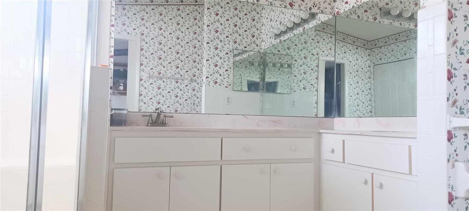 PINE LAKES - Residential