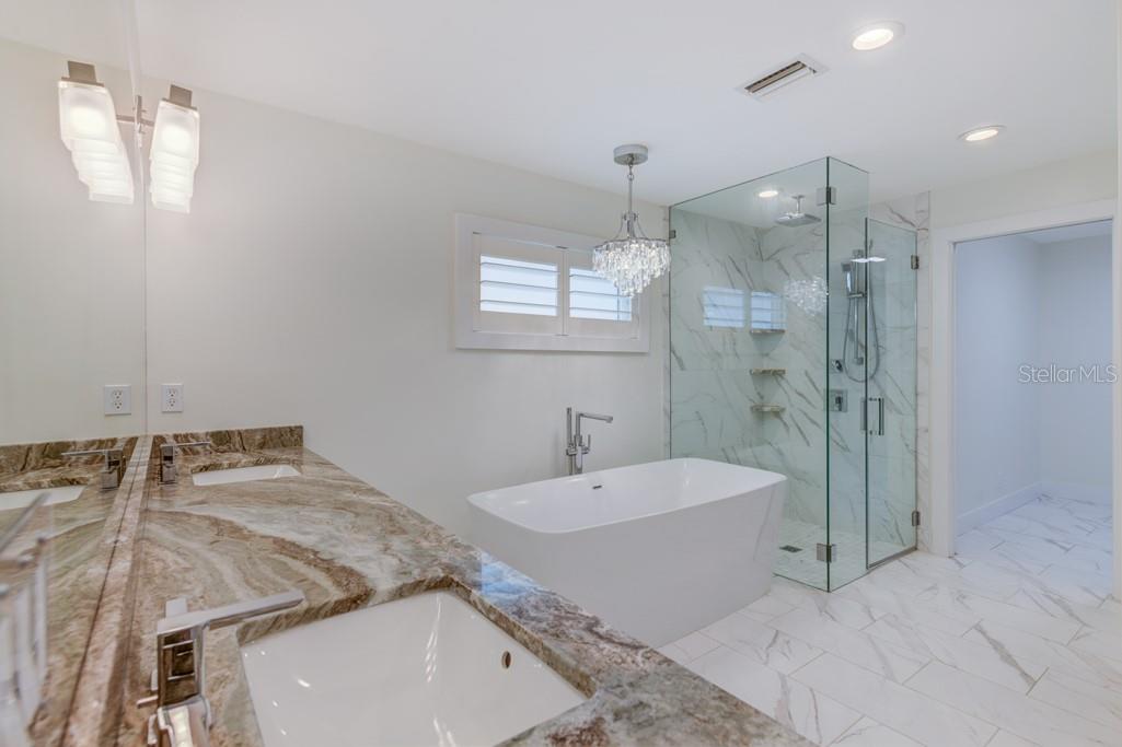 BOCA CIEGA ISLE - Residential