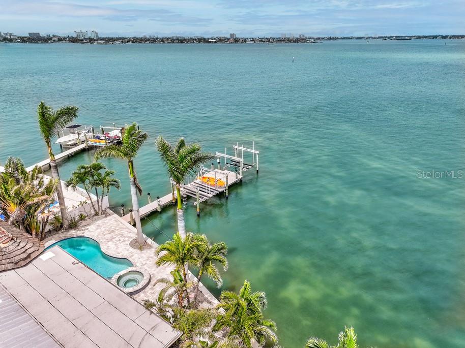 BOCA CIEGA ISLE - Residential