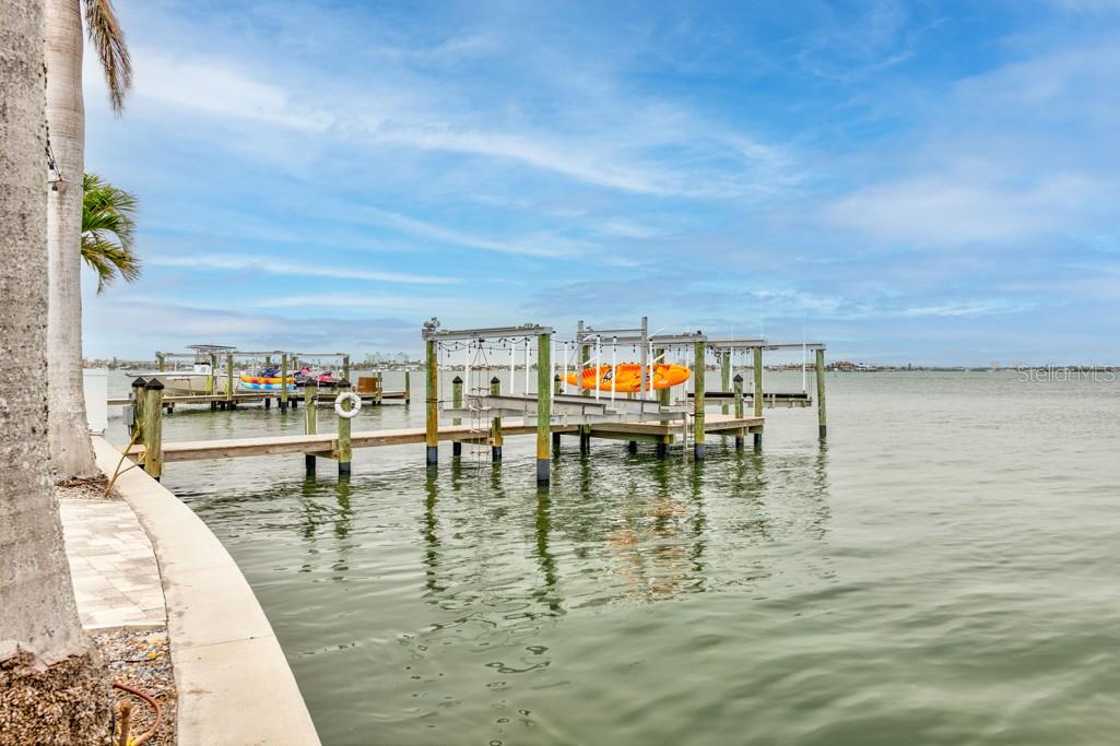 BOCA CIEGA ISLE - Residential