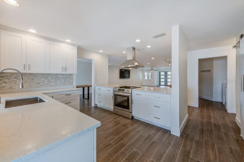 BOCA CIEGA ISLE - Residential