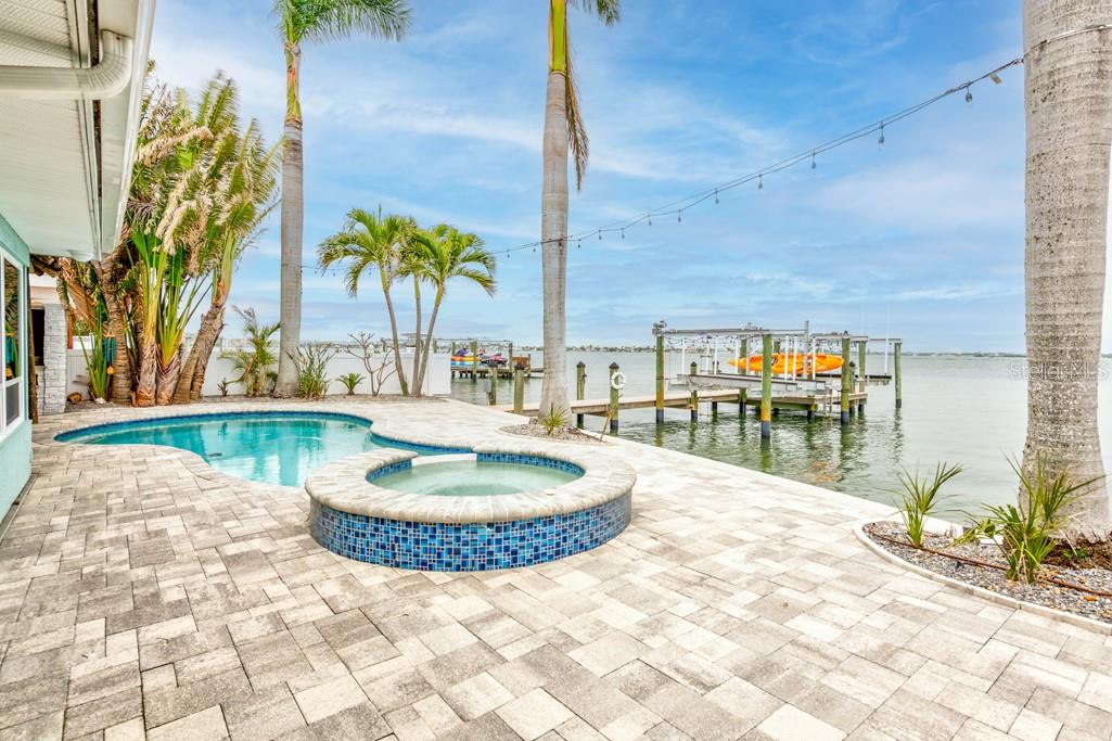 BOCA CIEGA ISLE - Residential