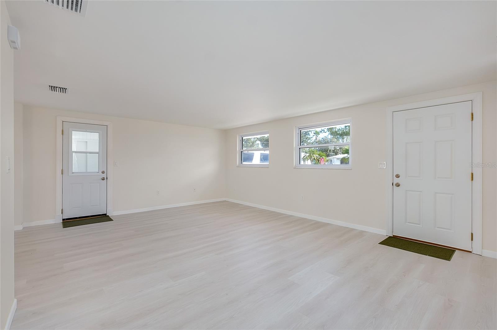 652 CIRCLEWOOD DRIVE T7