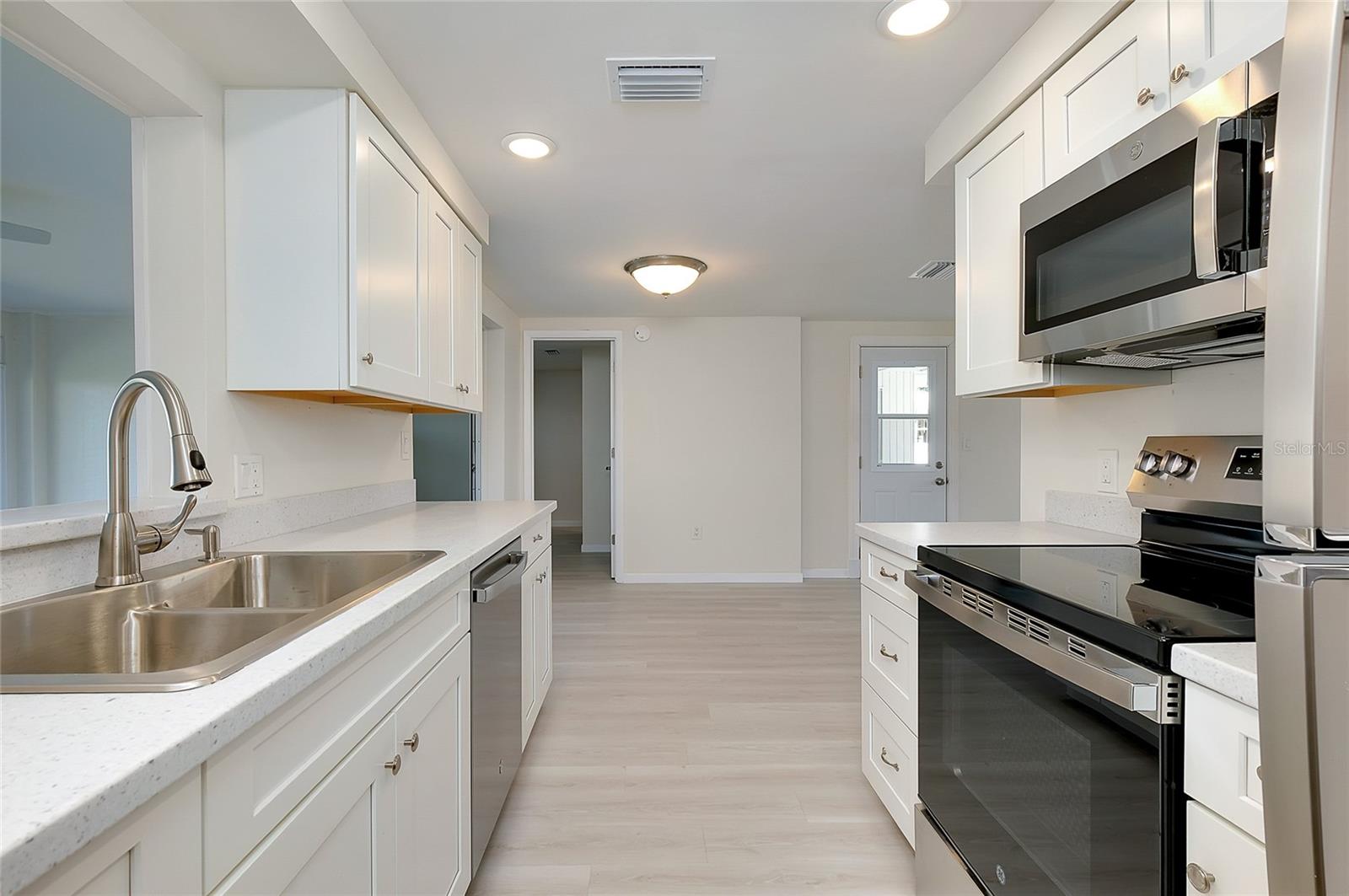 CIRCLE WOODS OF VENICE 2 - Residential