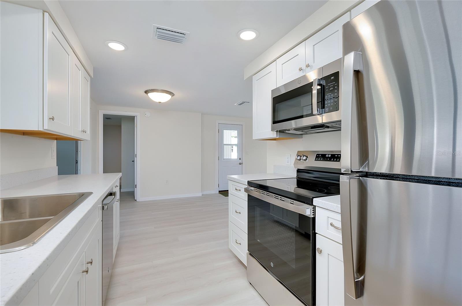 CIRCLE WOODS OF VENICE 2 - Residential