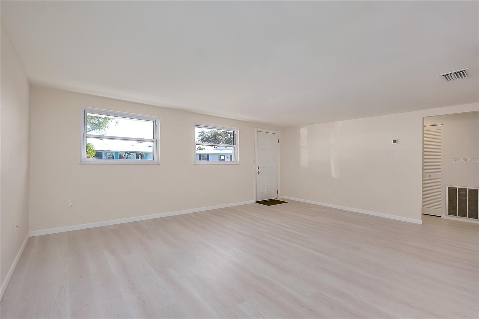 652 CIRCLEWOOD DRIVE T7