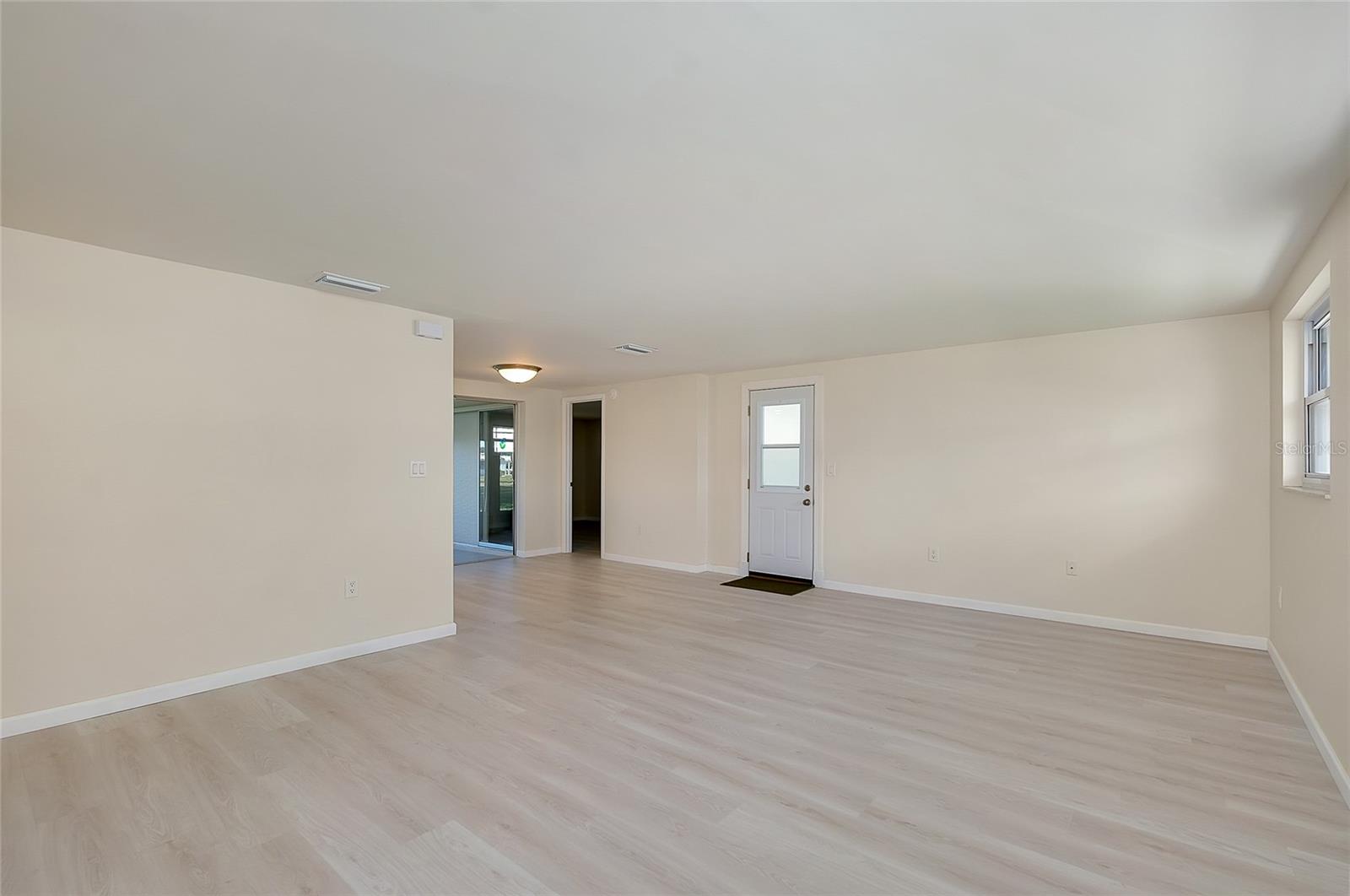 CIRCLE WOODS OF VENICE 2 - Residential