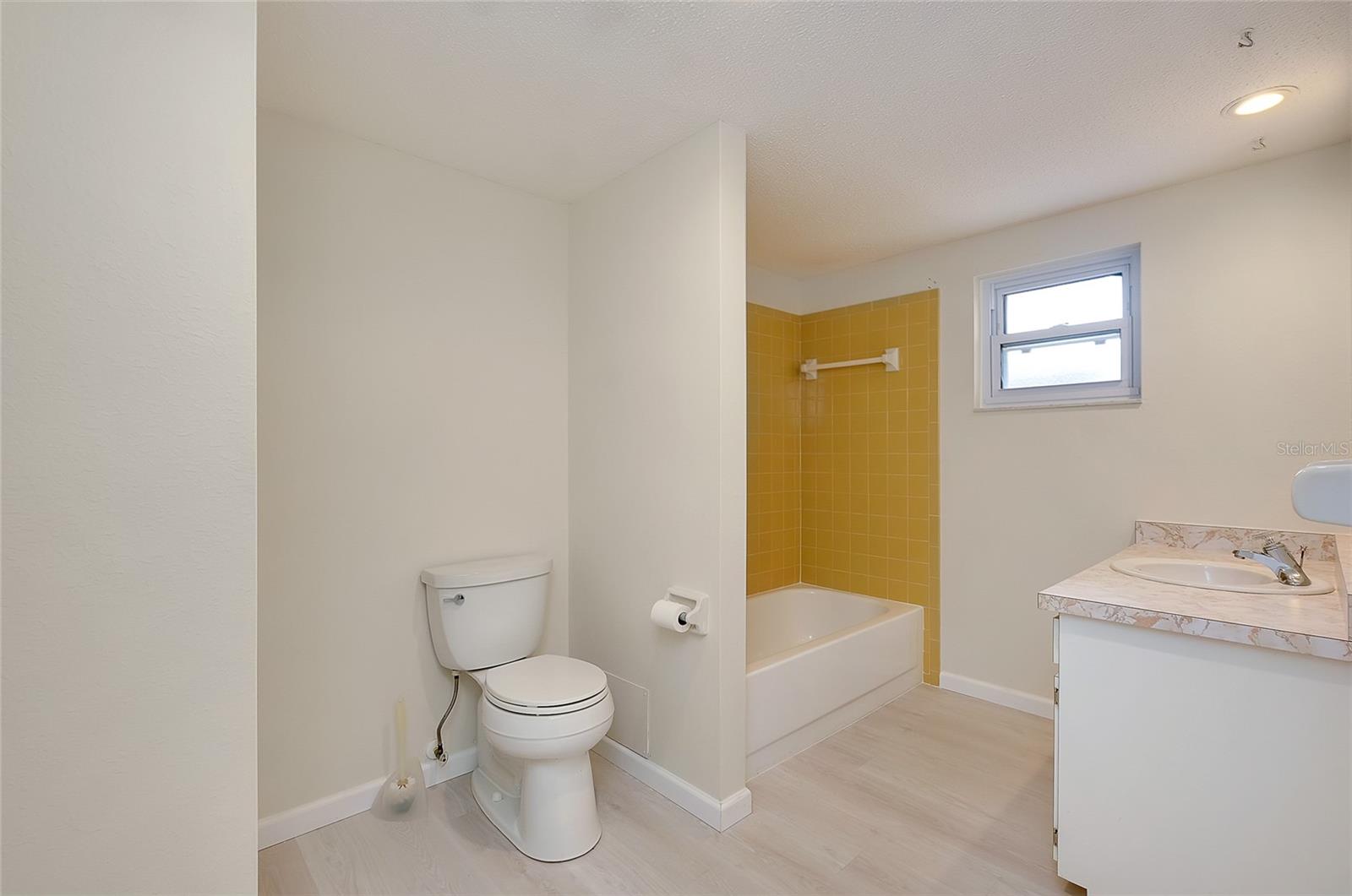 CIRCLE WOODS OF VENICE 2 - Residential