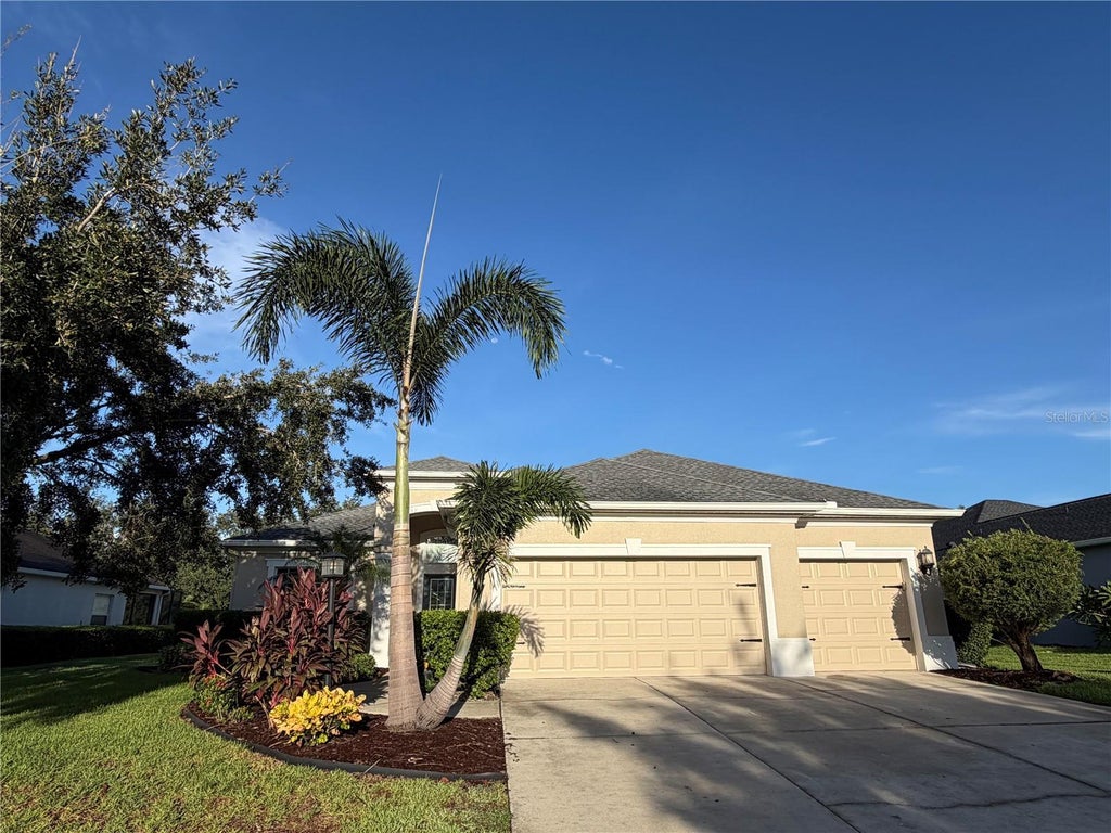 Photo of 1416 Hickory View Circle, Parrish, FL 34219 (MLS # O6439503)