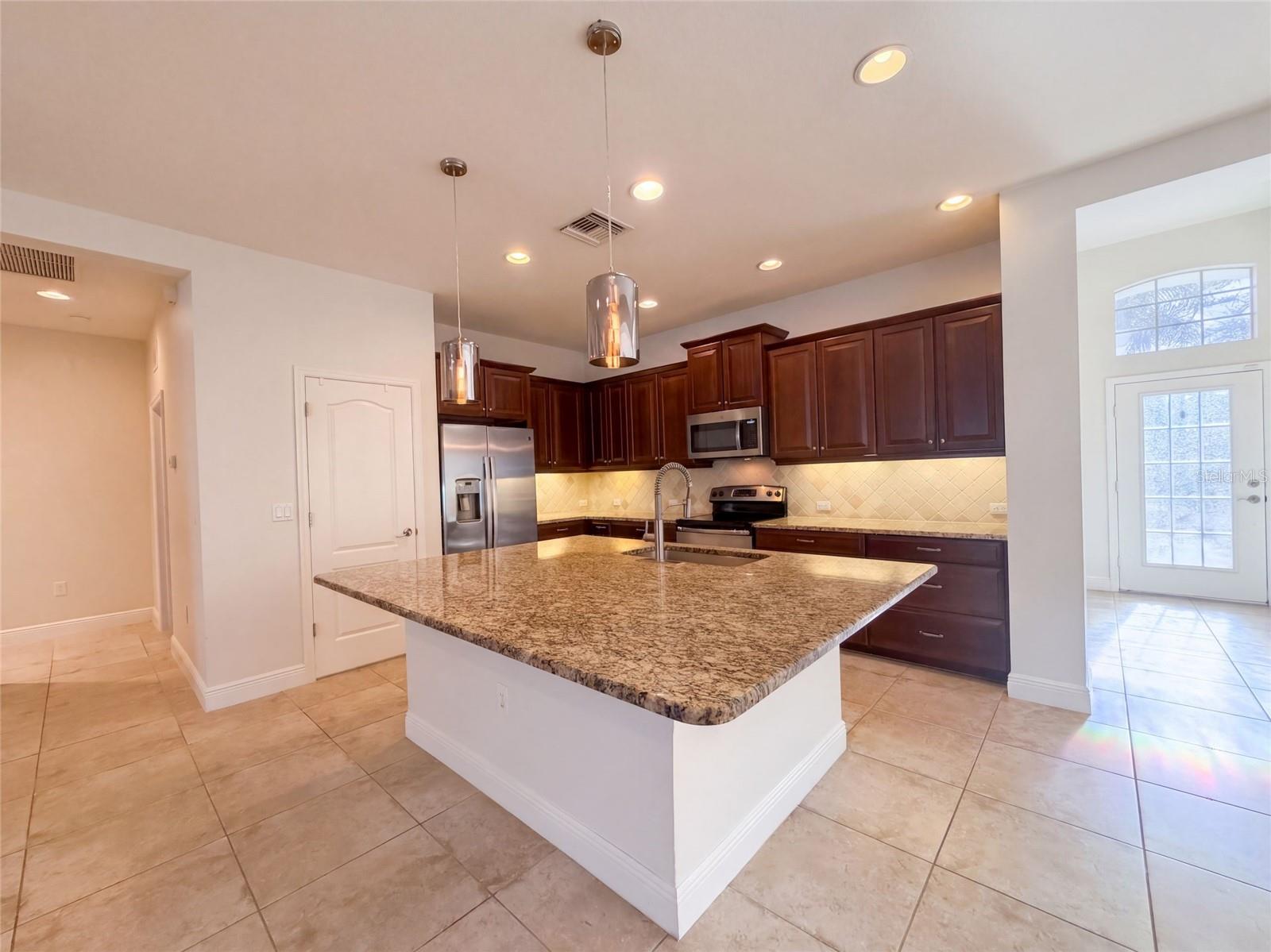 1416 HICKORY VIEW CIRCLE