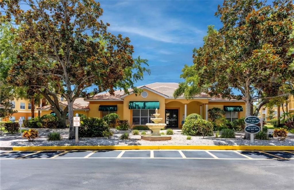 Photo of 10764 70th Avenue #5304, Seminole, FL 33772 (MLS # TB8429939)