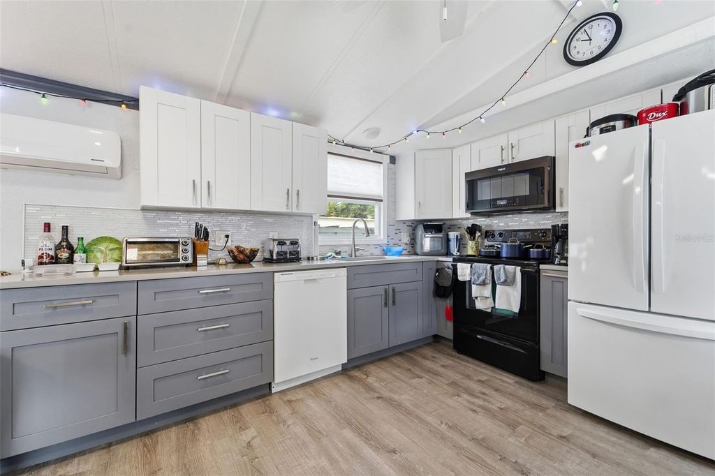 Photo of 4189 78th St N, Lot 27, St Petersburg, FL 33709 (MLS # A4673283)