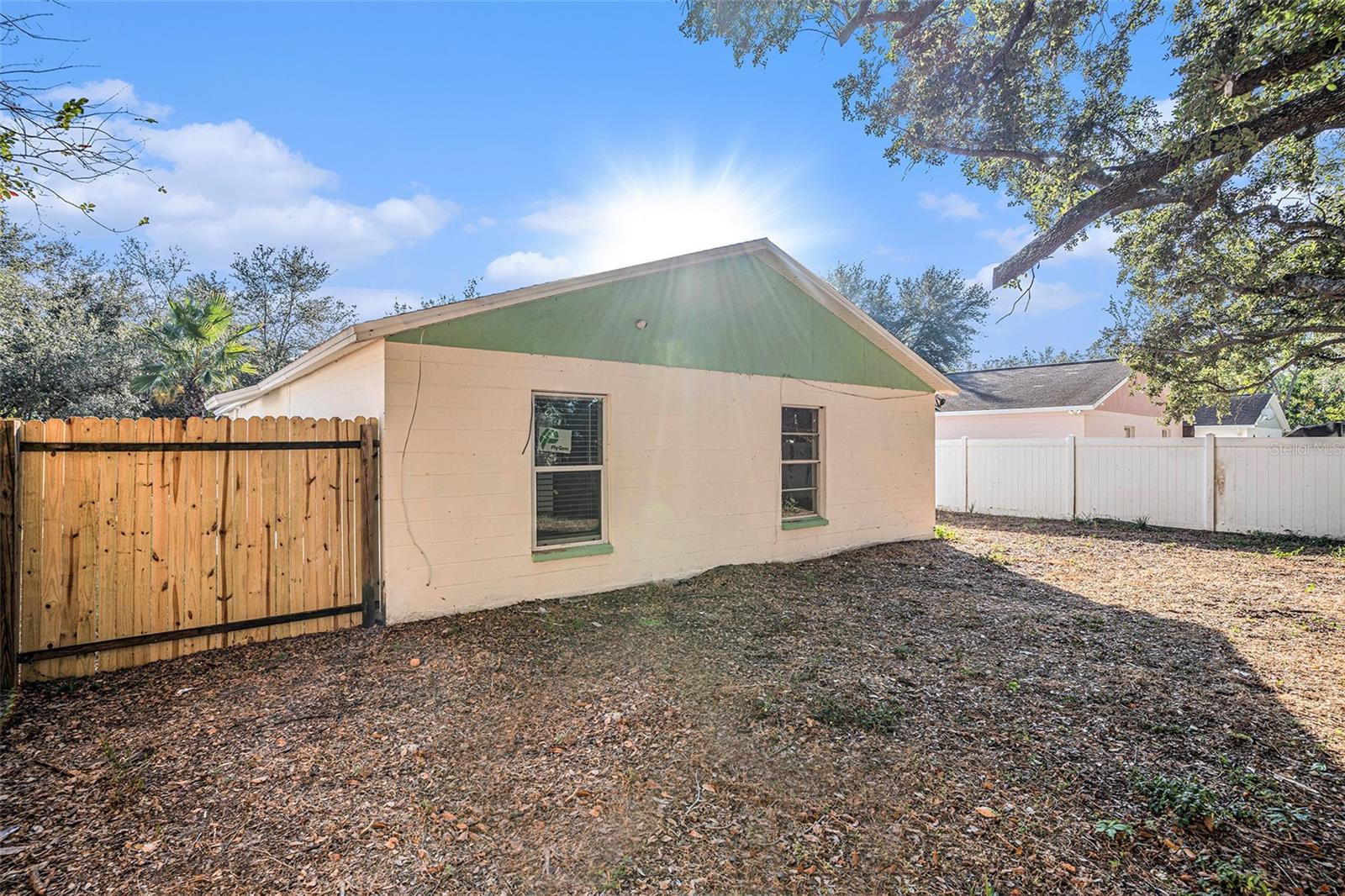 RIVER MANOR - Residential