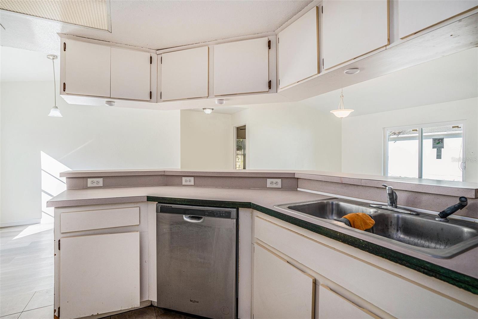 RIVER MANOR - Residential