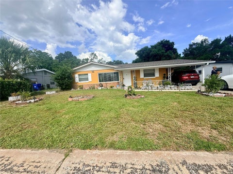 Photo of 611 Ridgefield Avenue, Ocoee, FL 34761 (MLS # O6418073)