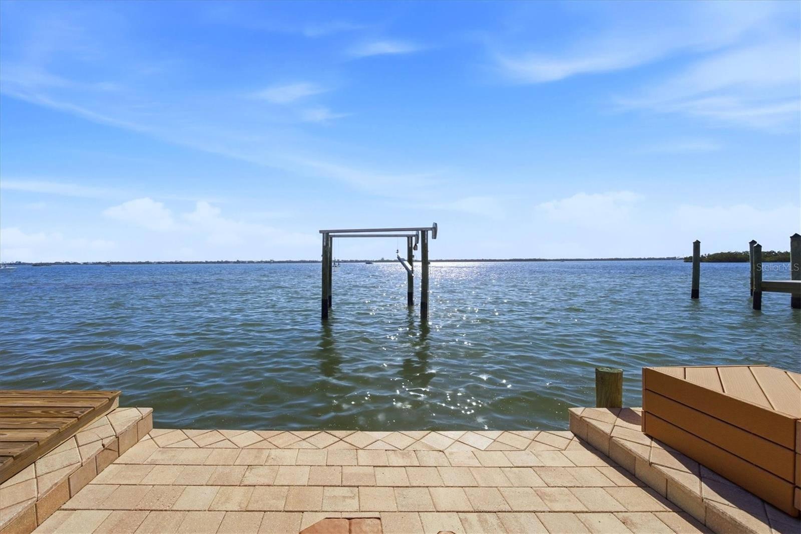 905 CHAPIN BOULEVARD