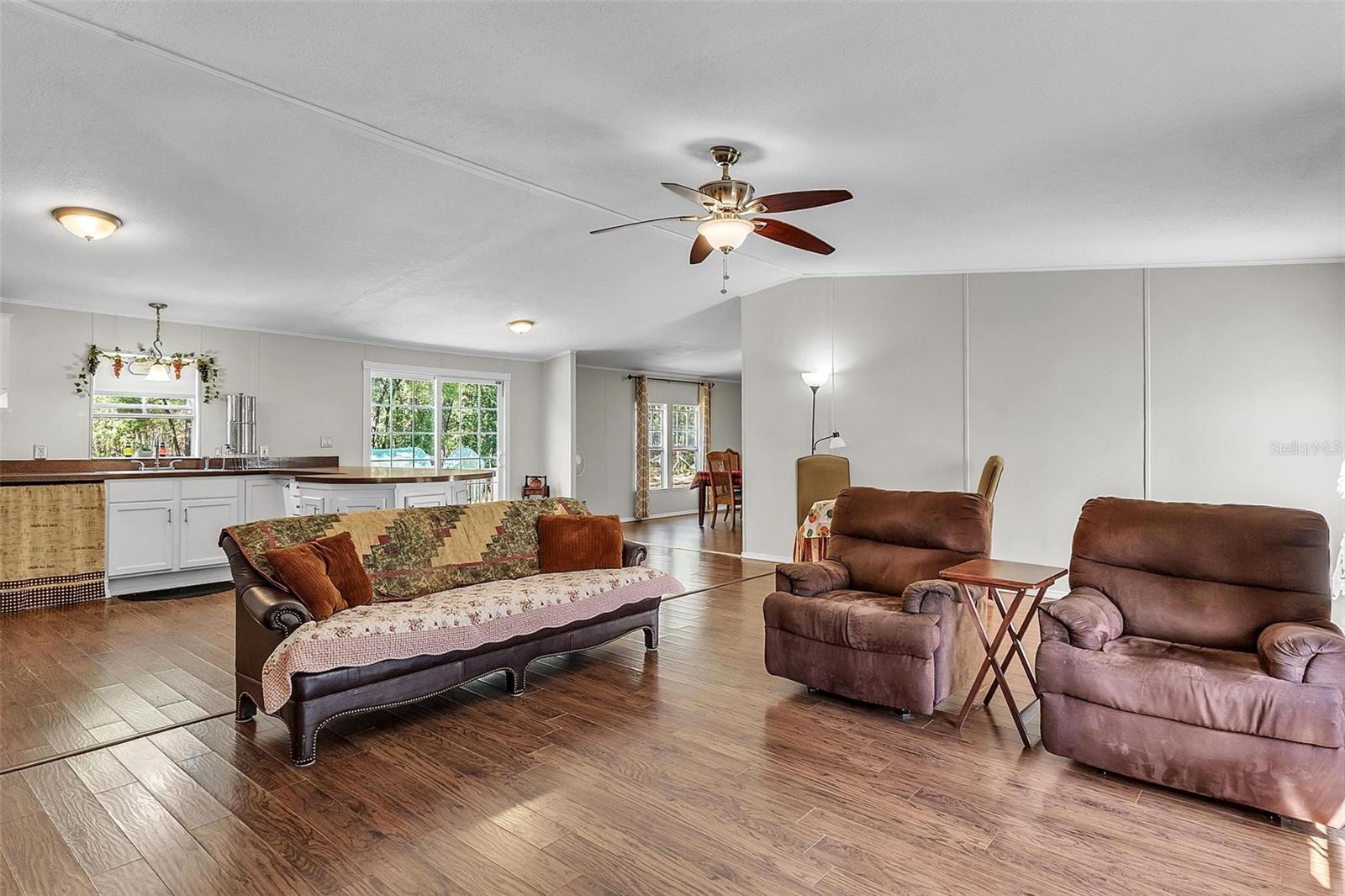 MIRROR LAKE BEACHES - Residential