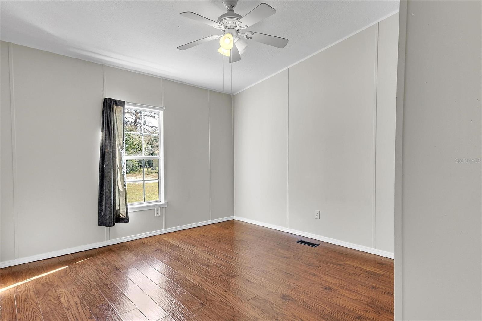 MIRROR LAKE BEACHES - Residential