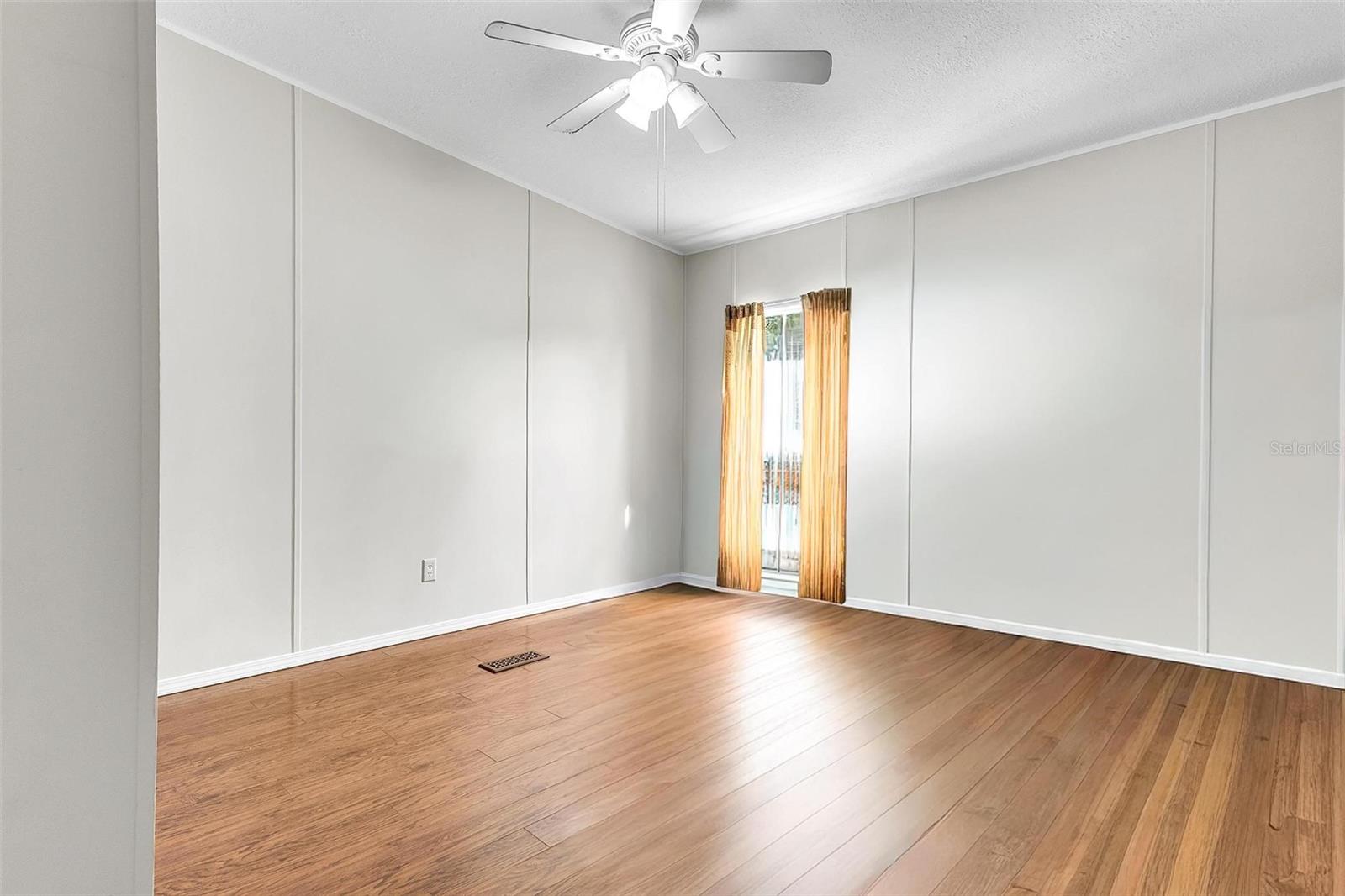 MIRROR LAKE BEACHES - Residential