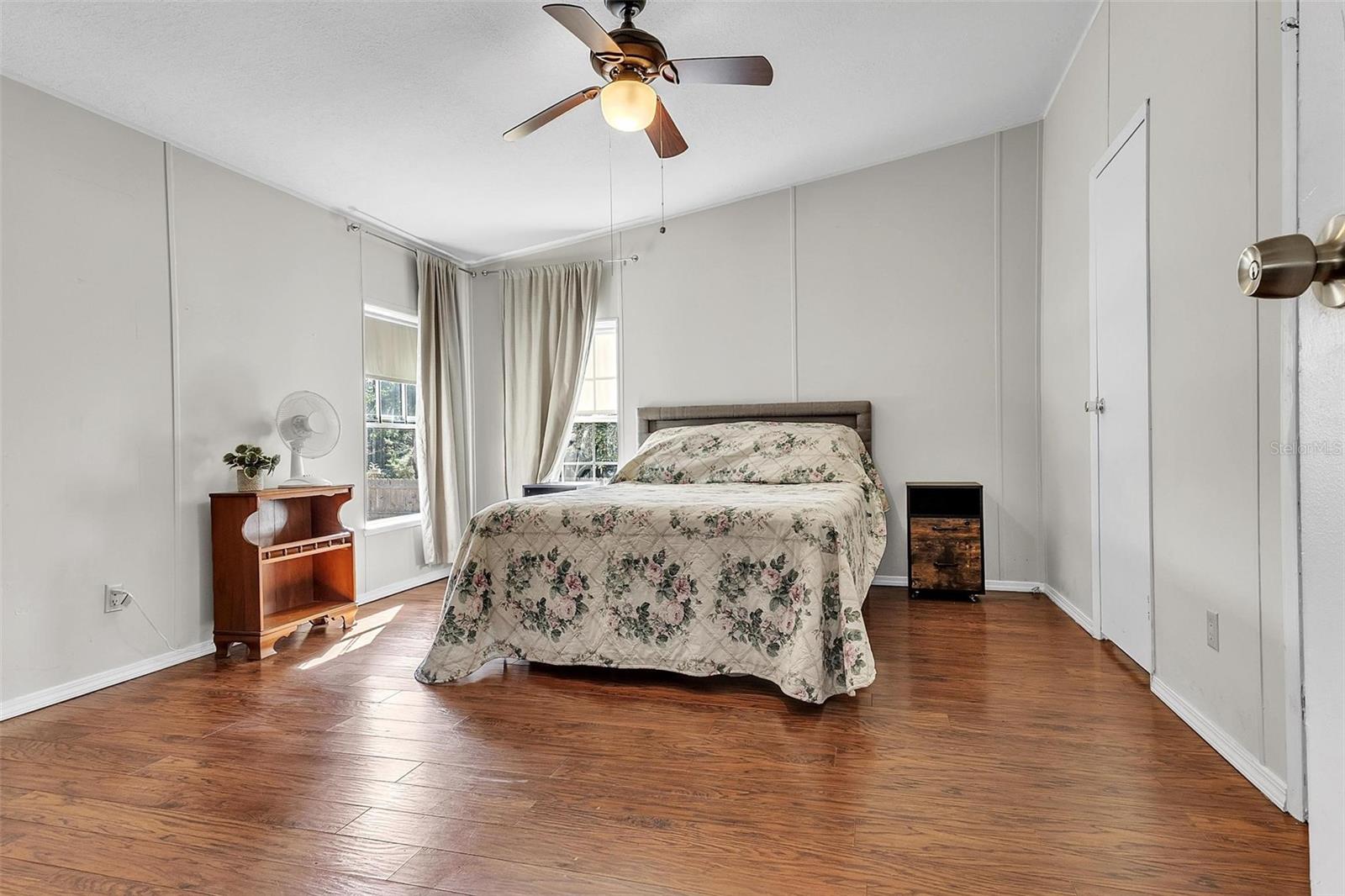 MIRROR LAKE BEACHES - Residential