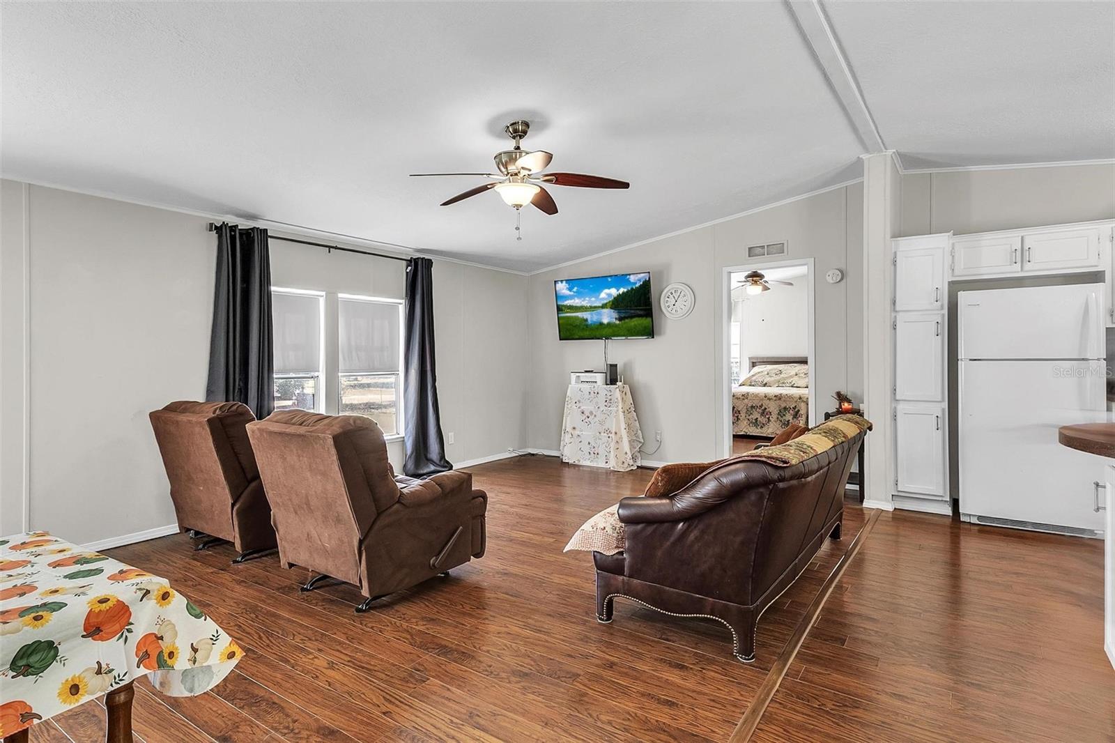 MIRROR LAKE BEACHES - Residential