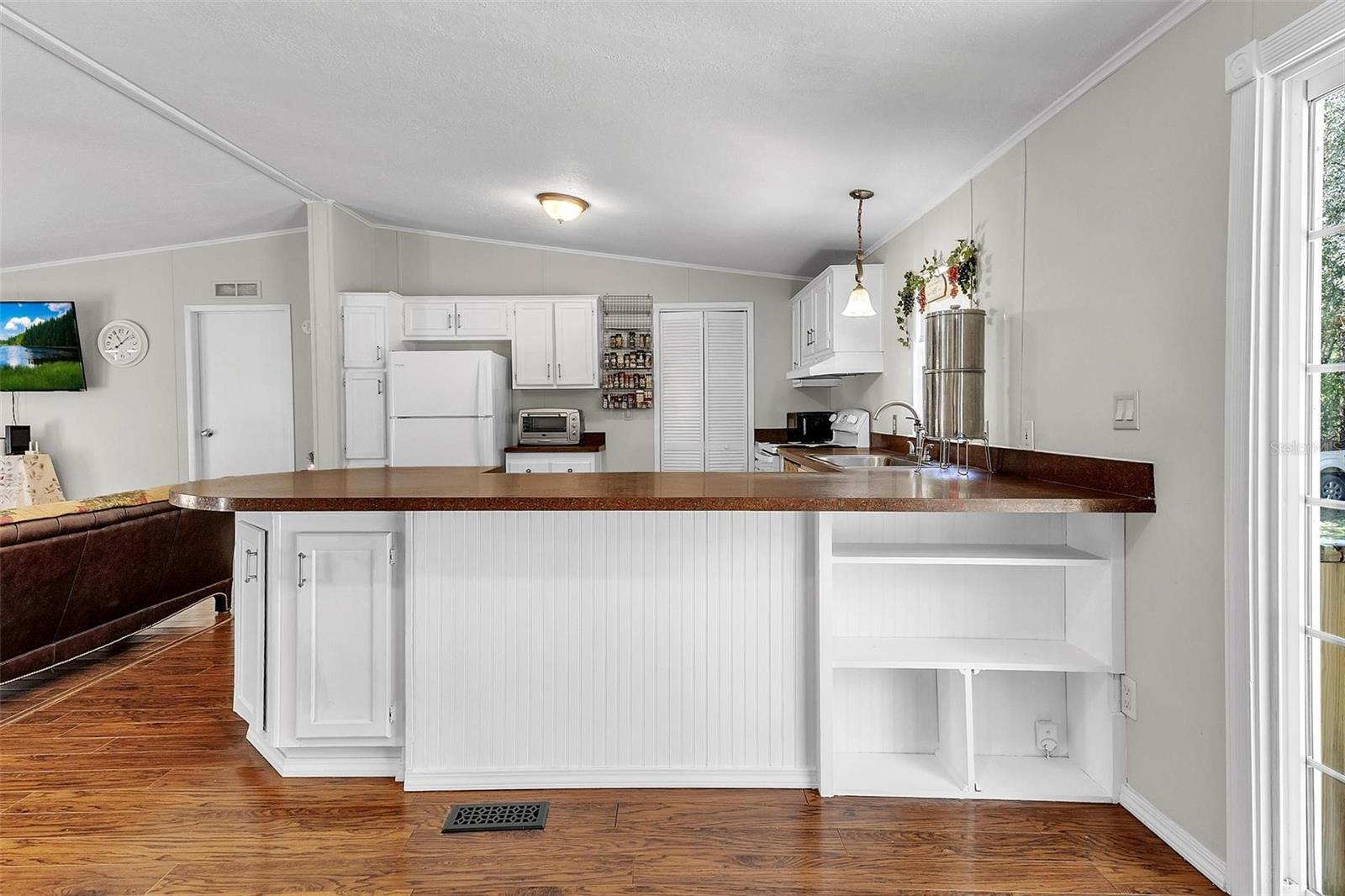 MIRROR LAKE BEACHES - Residential